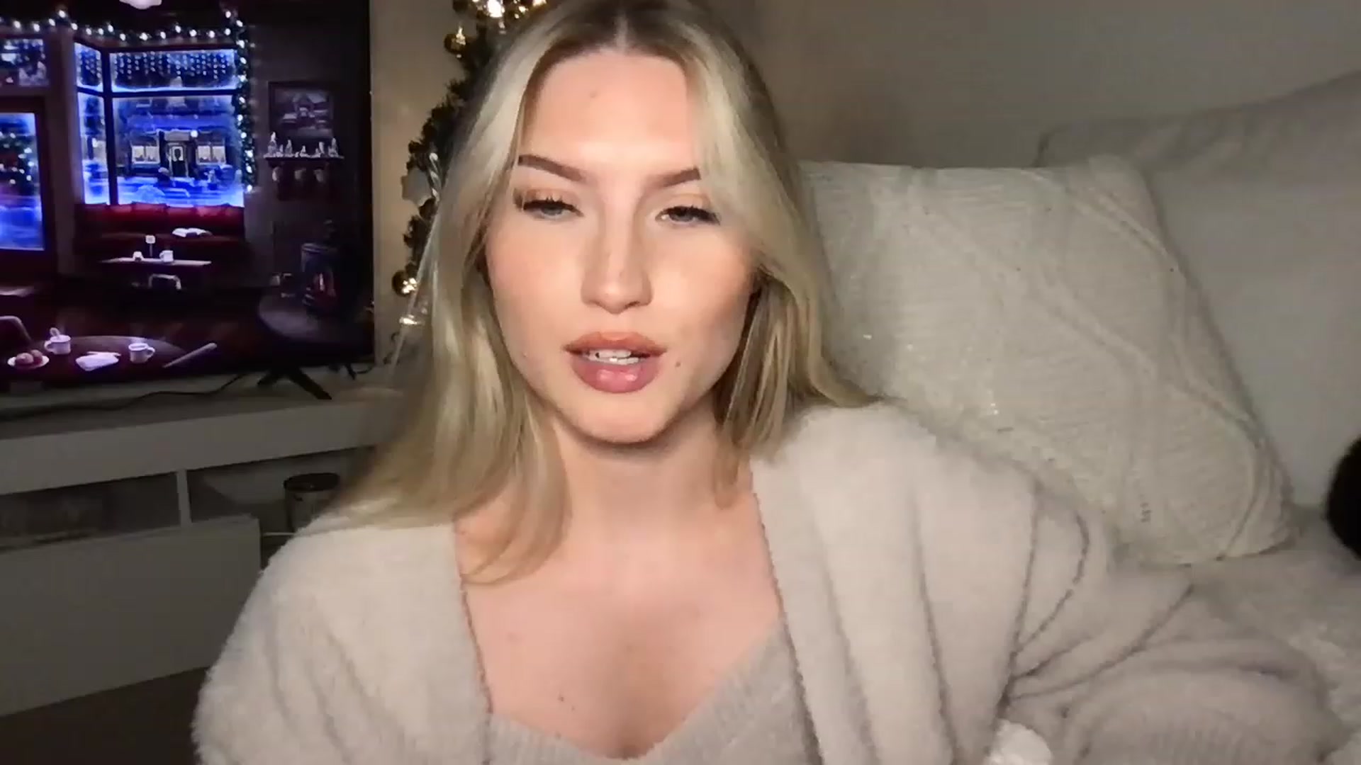 Gallery image thumbnail from Thezabrina's myfreecams stream on, 12/24/2022, 01:24 image 1 of 20