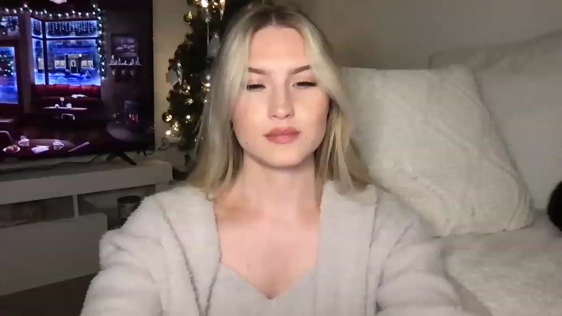 Gallery image thumbnail from Thezabrina's myfreecams stream on, 12/24/2022, 01:24 image 6 of 20