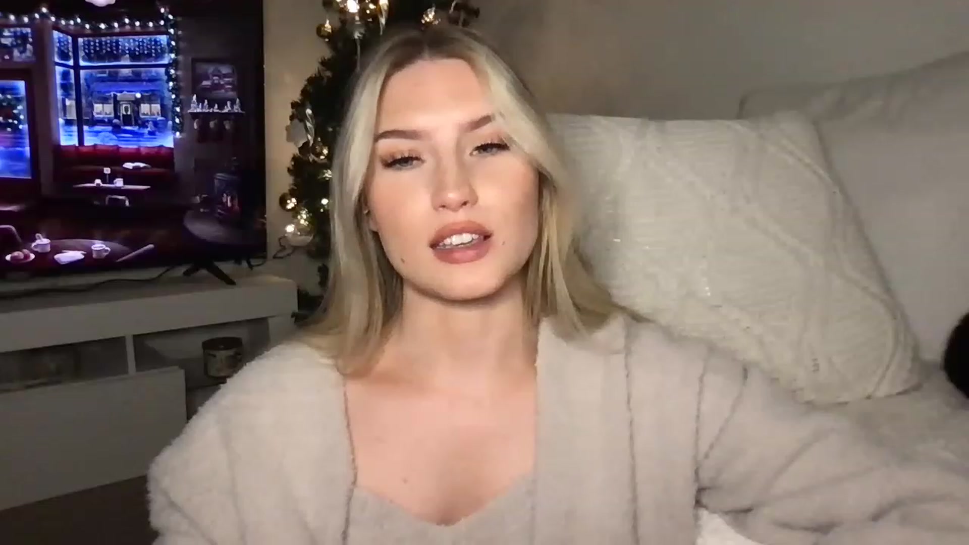 Gallery image thumbnail from Thezabrina's myfreecams stream on, 12/24/2022, 01:24 image 7 of 20