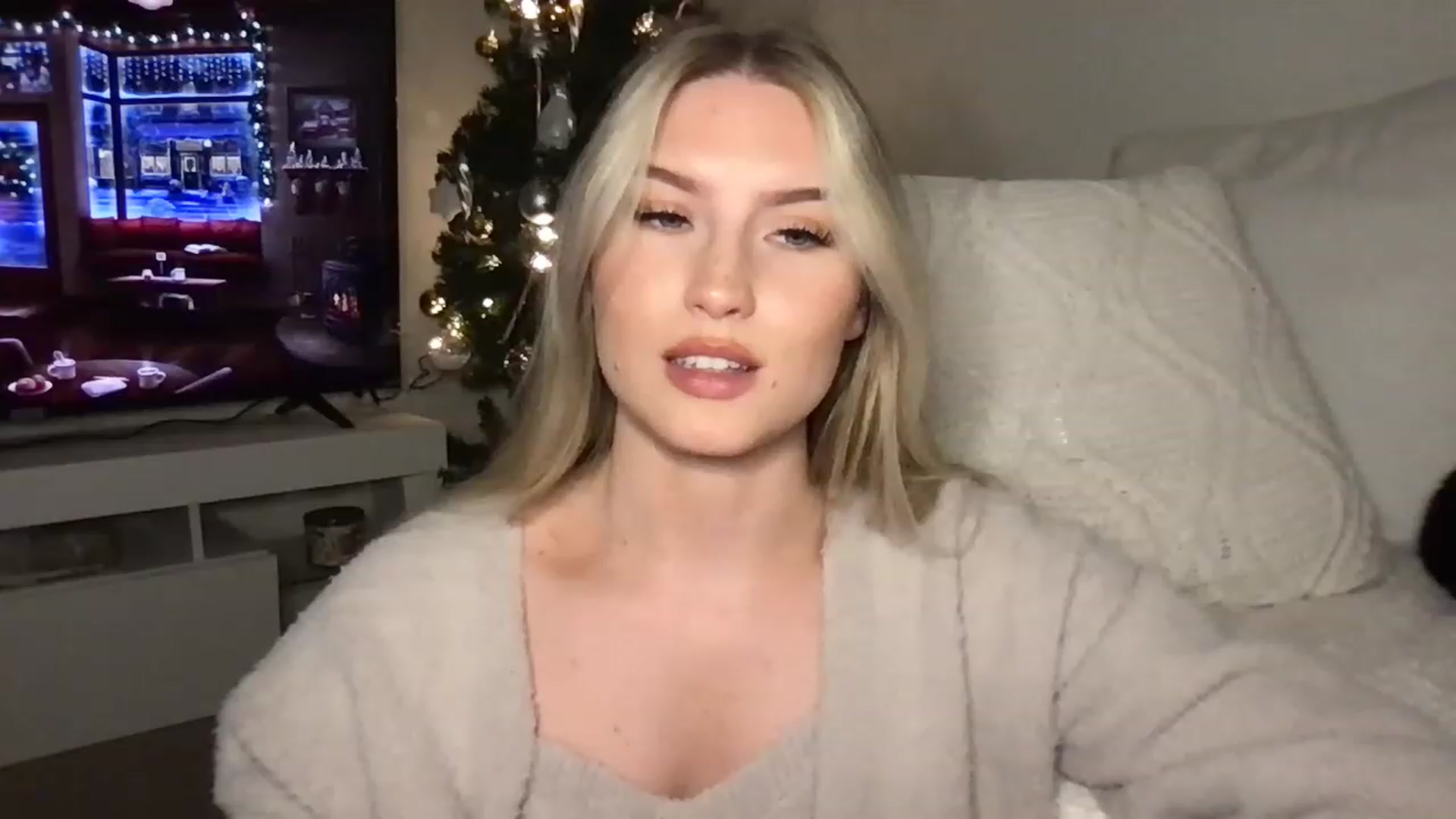 Gallery image thumbnail from Thezabrina's myfreecams stream on, 12/24/2022, 01:24 image 4 of 20