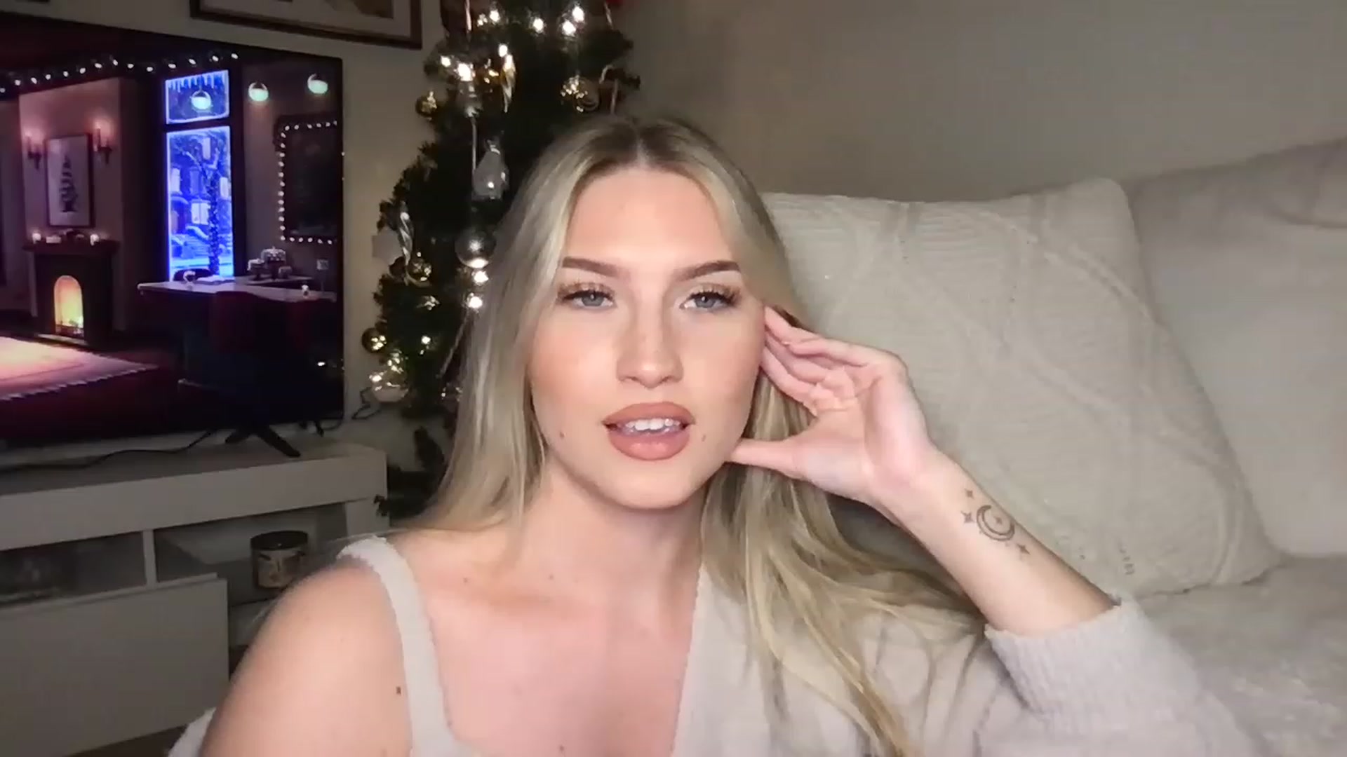 Gallery image thumbnail from Thezabrina's myfreecams stream on, 12/24/2022, 04:40 image 8 of 20