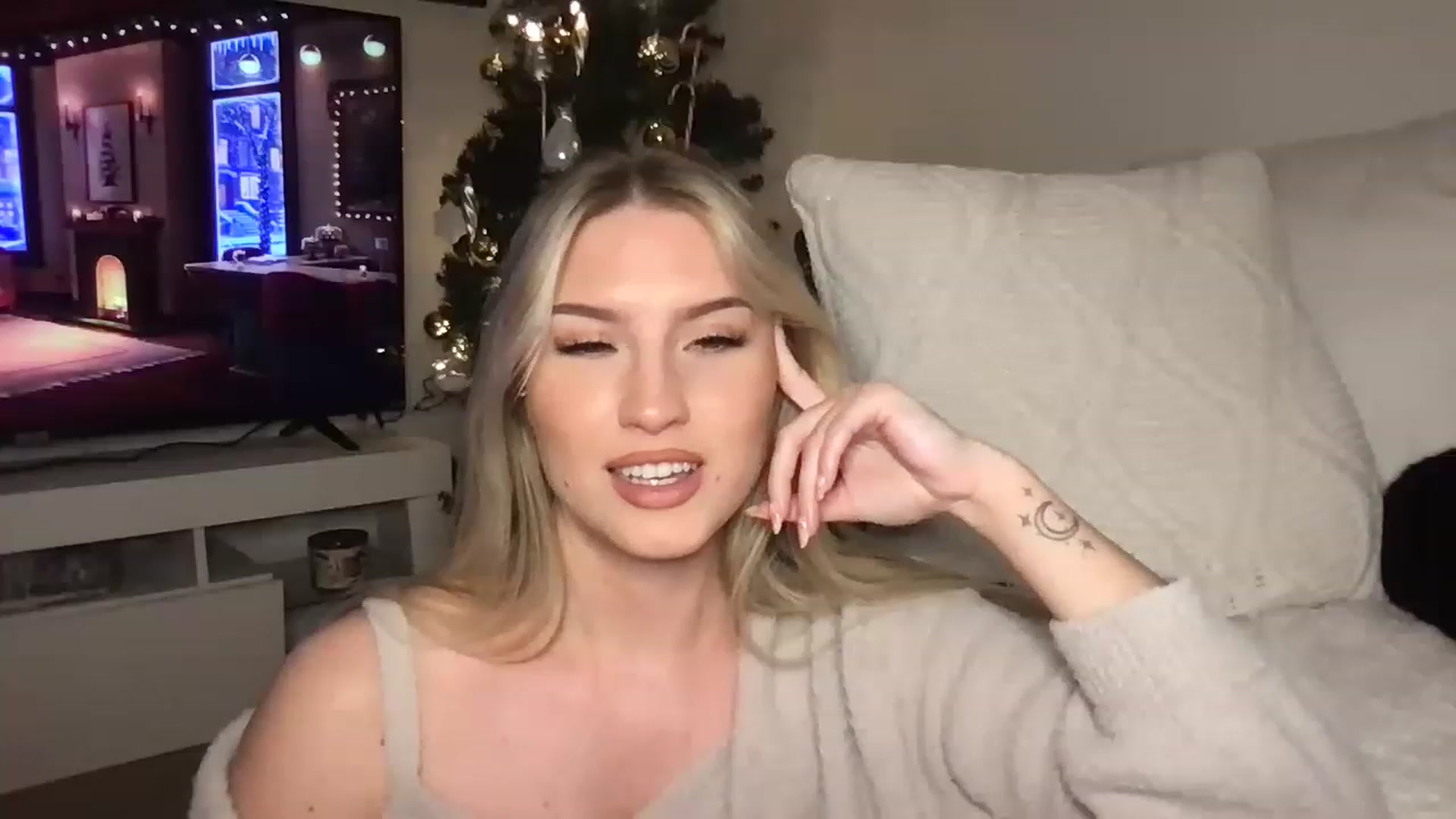 Gallery image thumbnail from Thezabrina's myfreecams stream on, 12/24/2022, 04:40 image 19 of 20