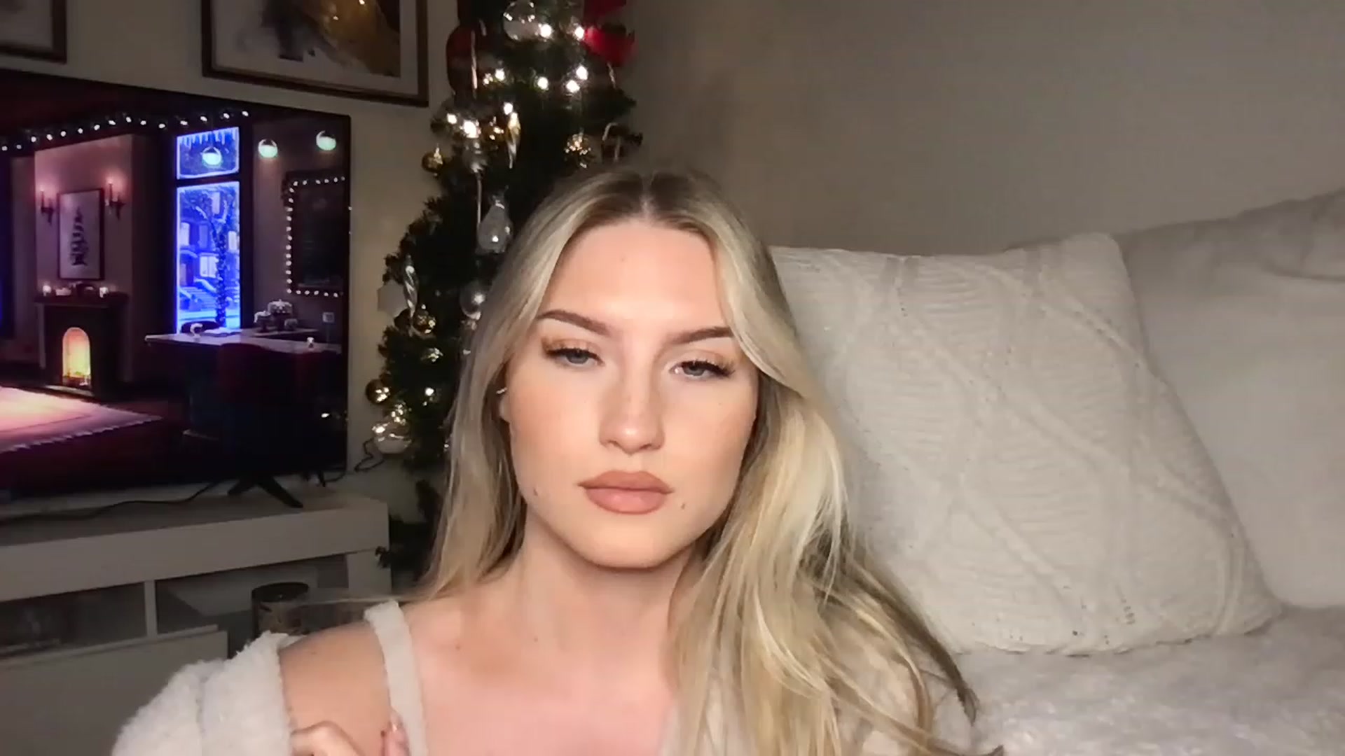 Gallery image thumbnail from Thezabrina's myfreecams stream on, 12/24/2022, 04:40 image 10 of 20