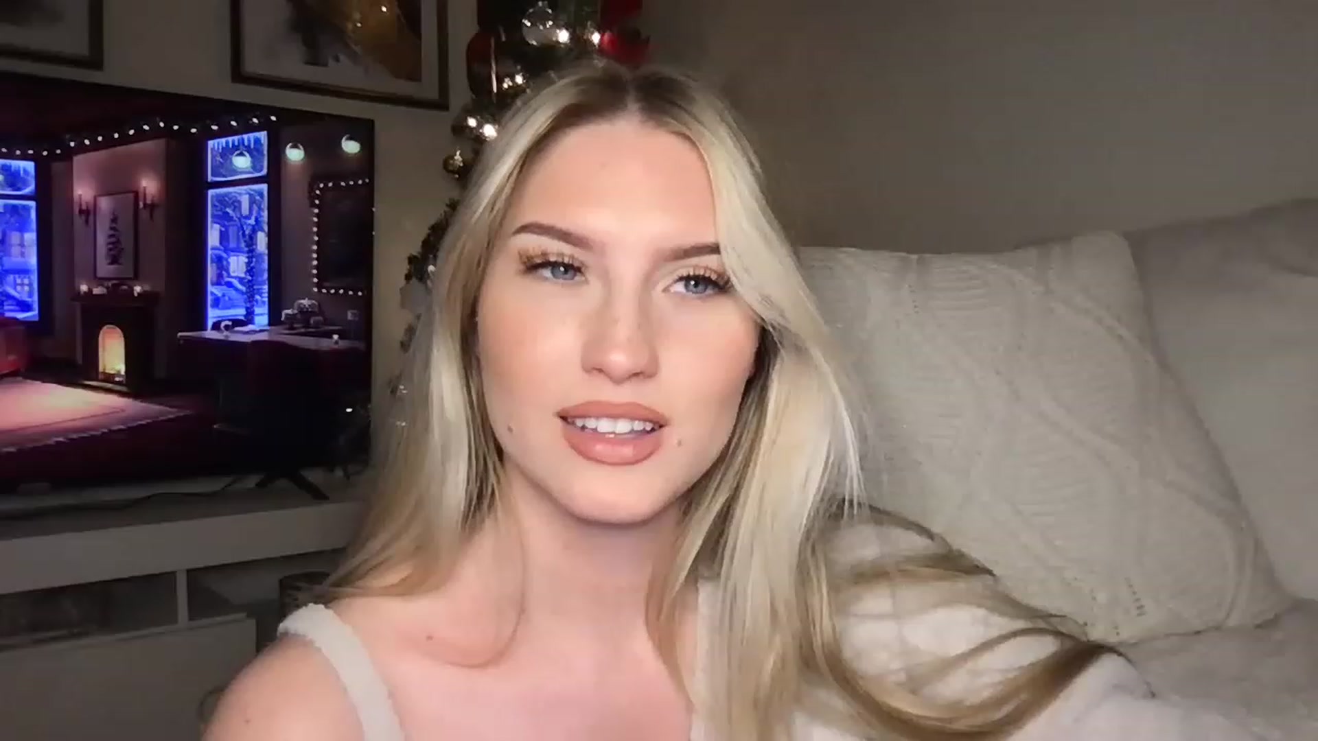 Gallery image thumbnail from Thezabrina's myfreecams stream on, 12/24/2022, 04:40 image 2 of 20