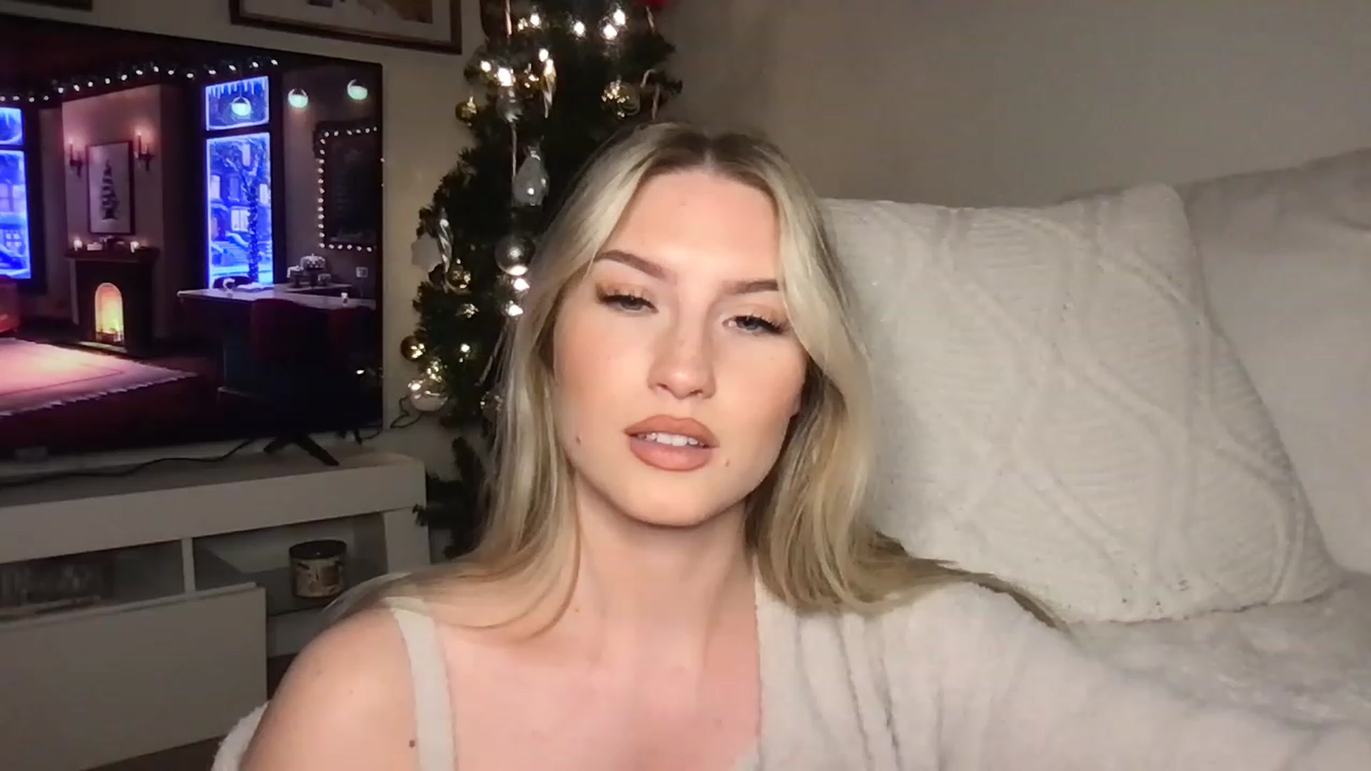 Gallery image thumbnail from Thezabrina's myfreecams stream on, 12/24/2022, 04:40 image 16 of 20