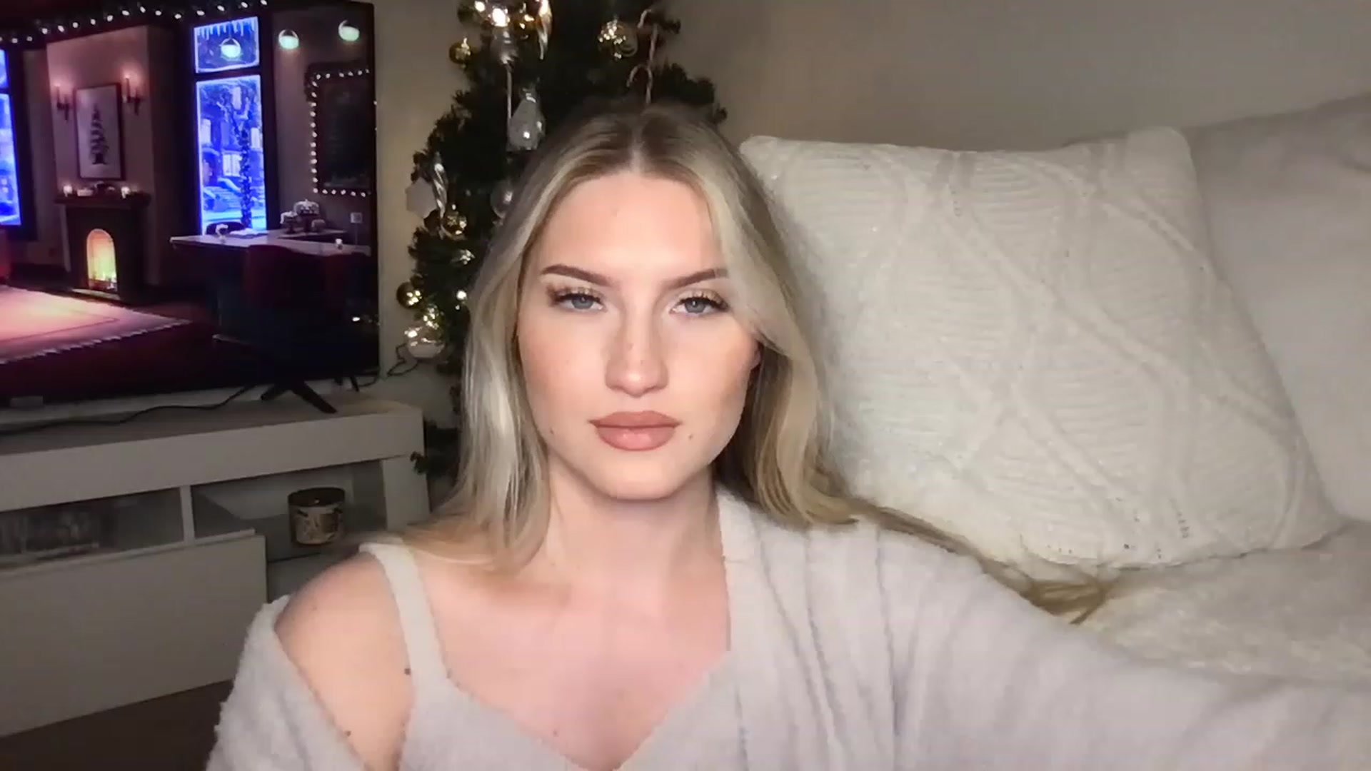 Gallery image thumbnail from Thezabrina's myfreecams stream on, 12/24/2022, 04:40 image 13 of 20