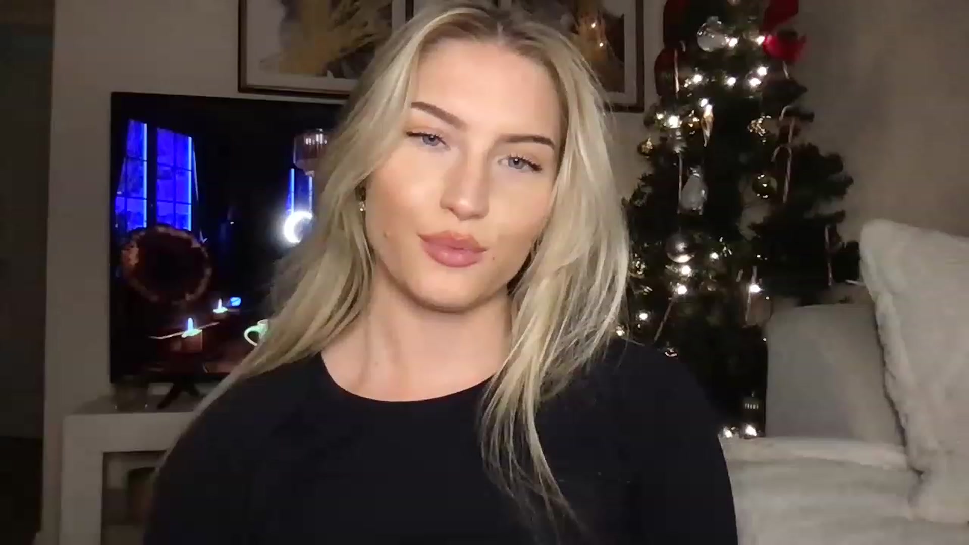 Gallery image thumbnail from Thezabrina's myfreecams stream on, 12/29/2022, 02:39 image 17 of 20