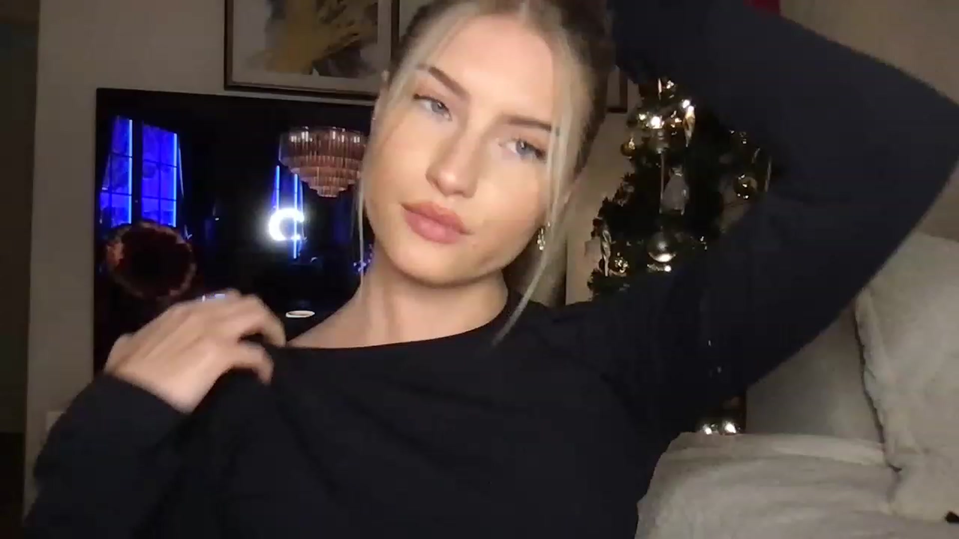 Gallery image thumbnail from Thezabrina's myfreecams stream on, 12/29/2022, 02:39 image 19 of 20