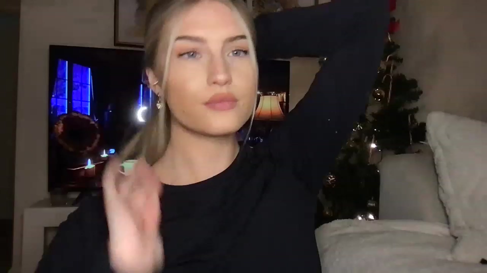 Gallery image thumbnail from Thezabrina's myfreecams stream on, 12/29/2022, 02:39 image 18 of 20