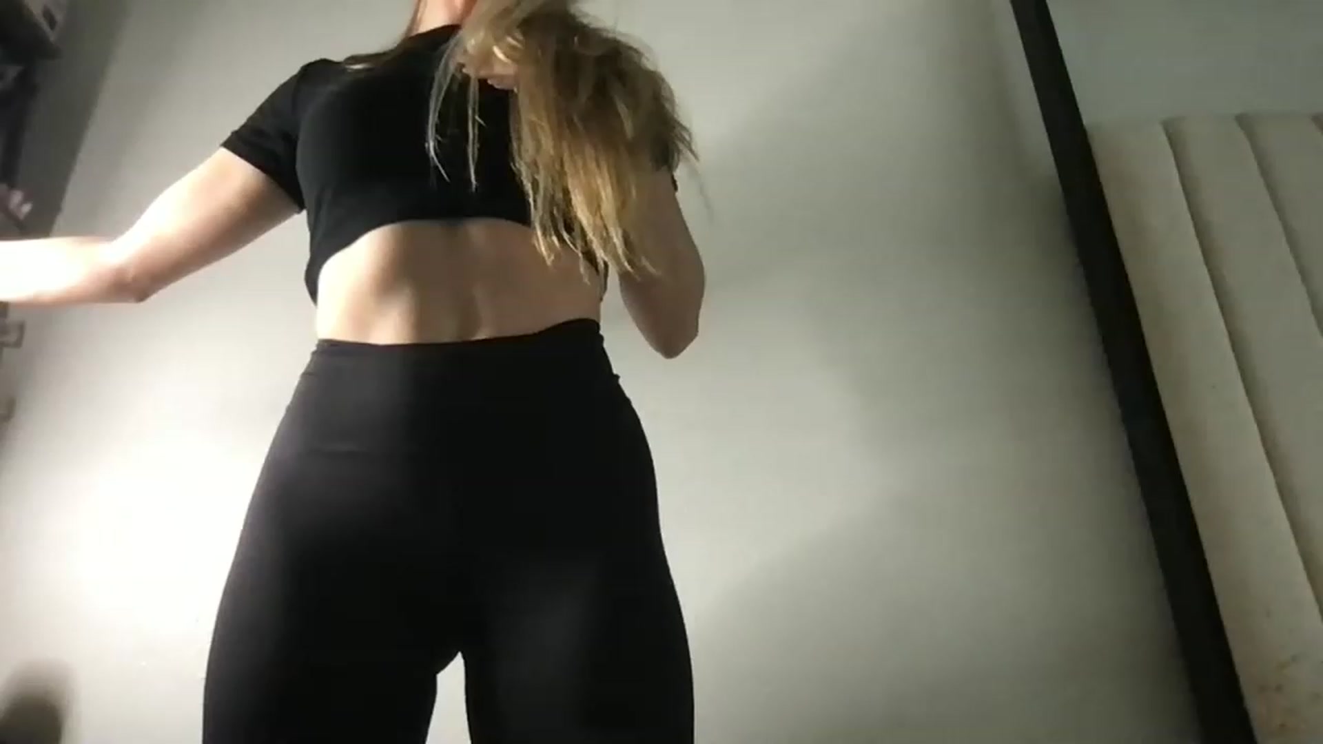 Gallery image thumbnail from Thezabrina's myfreecams stream on, 01/30/2023, 24:00 image 15 of 20