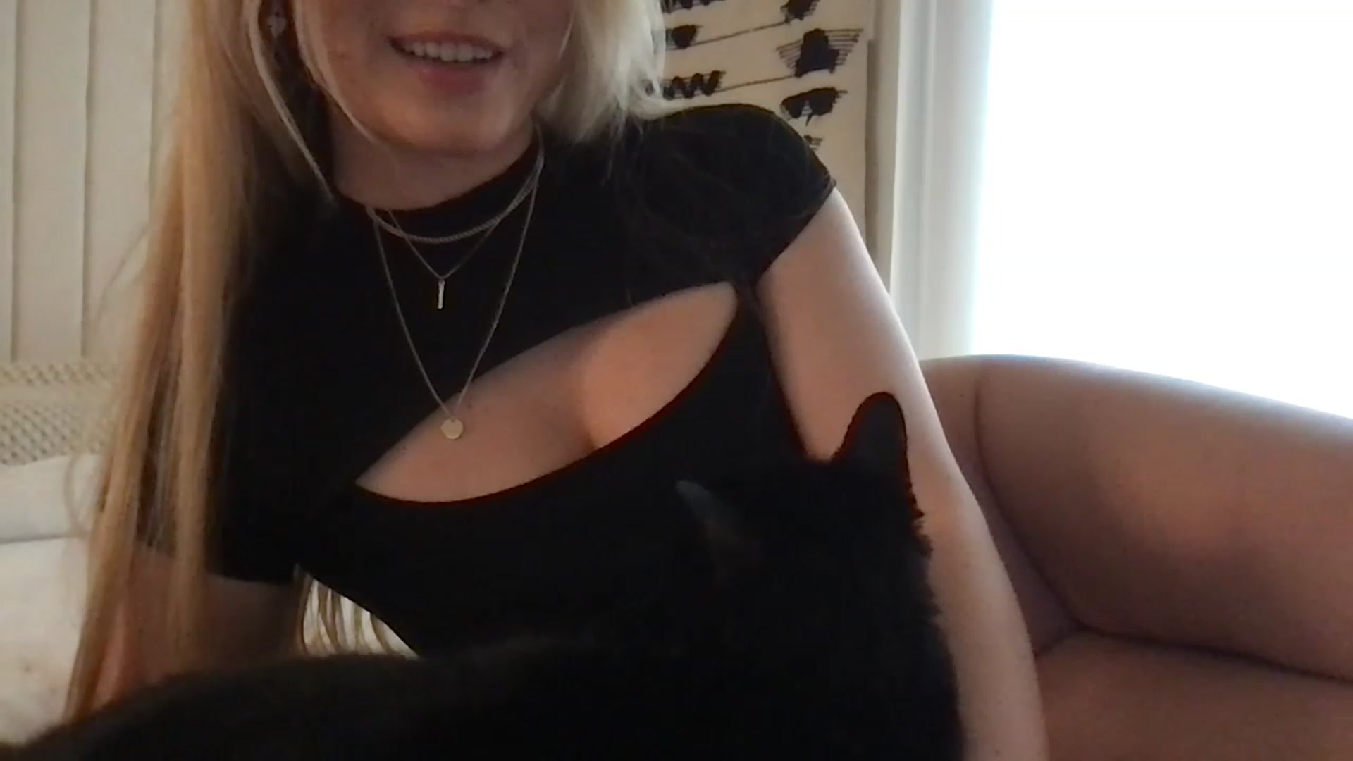 Gallery image thumbnail from Thezabrina's myfreecams stream on, 02/04/2023, 01:03 image 7 of 20
