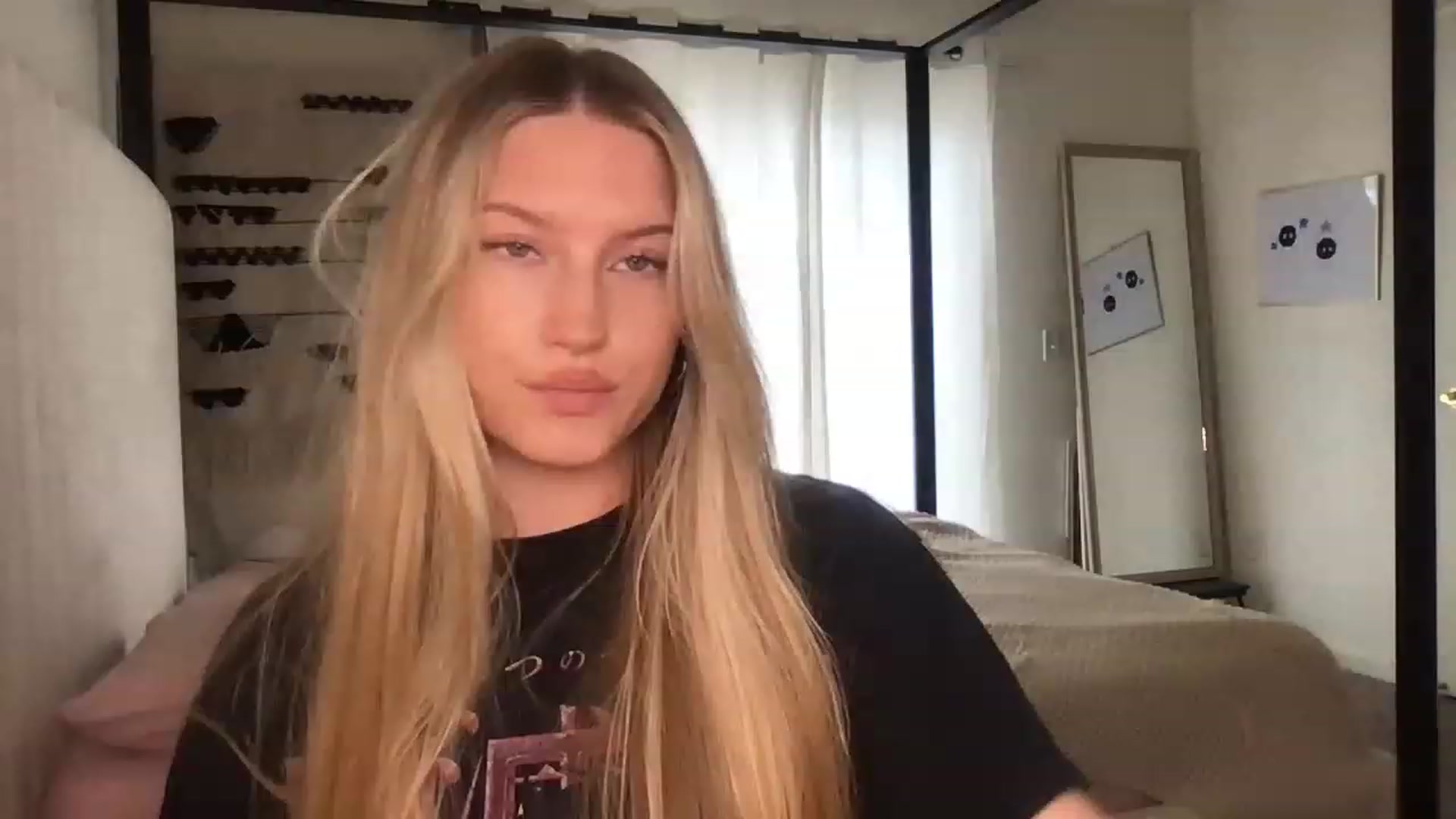 Gallery image thumbnail from Thezabrina's myfreecams stream on, 03/18/2023, 21:34 image 15 of 20