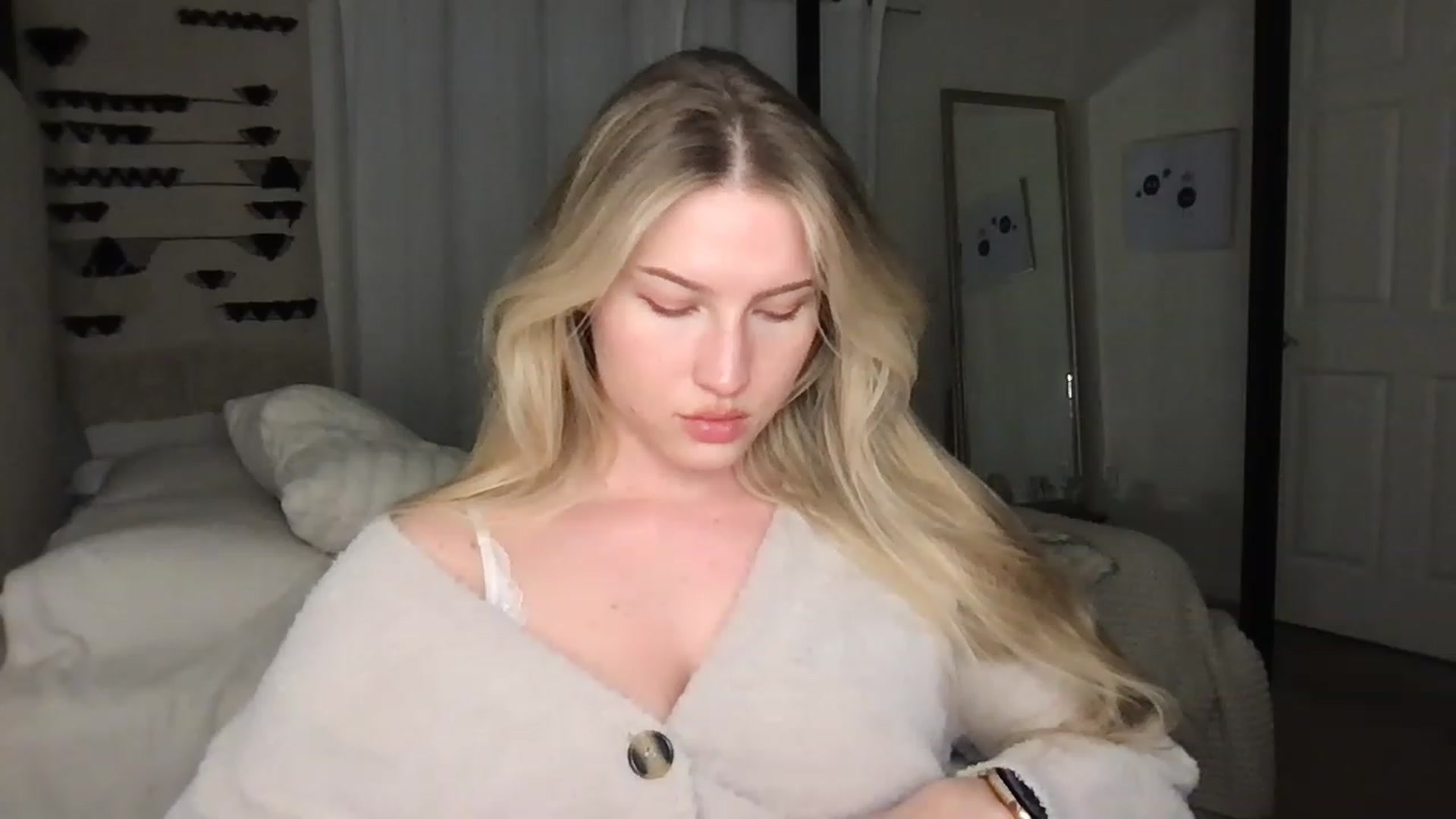 Gallery image thumbnail from Thezabrina's myfreecams stream on, 03/31/2023, 03:18 image 4 of 20
