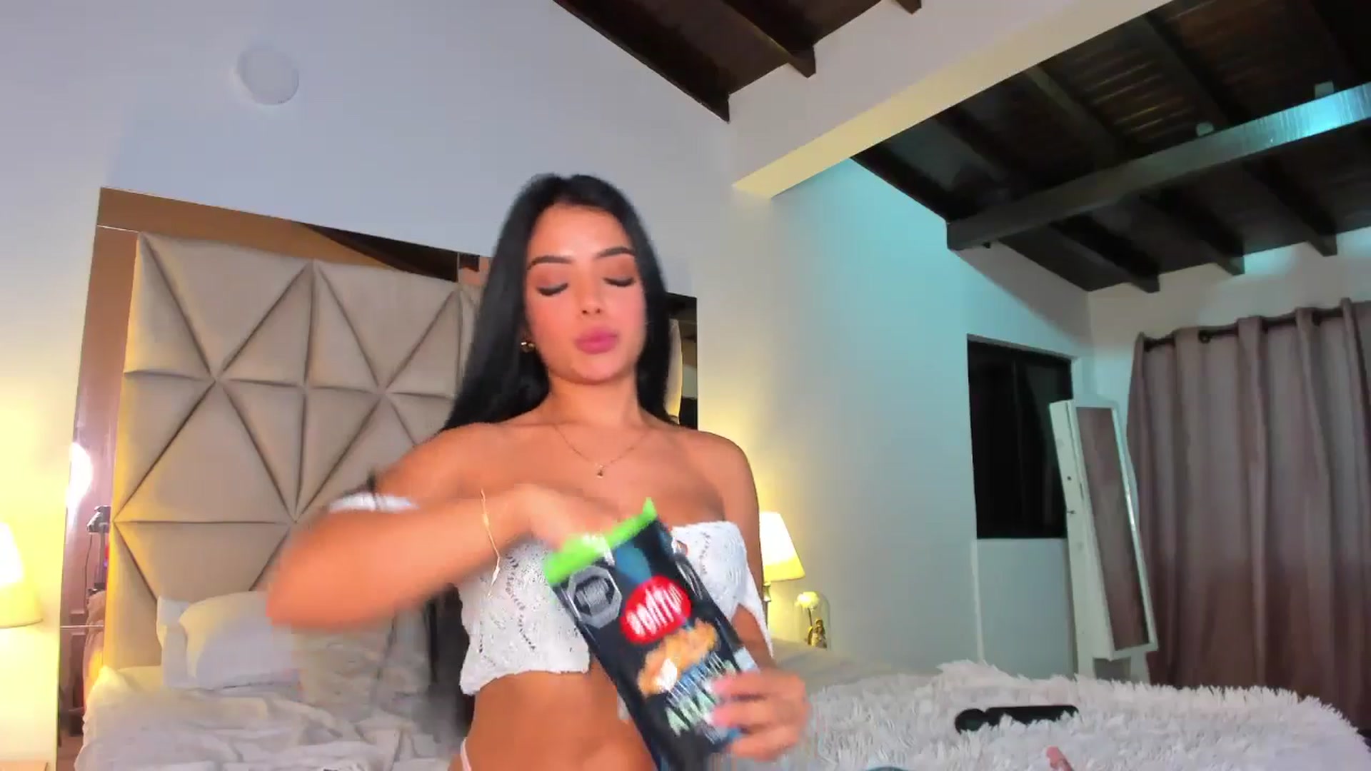 Gallery image thumbnail from Thianalee's myfreecams stream on, 04/26/2024, 06:56 image 6 of 20