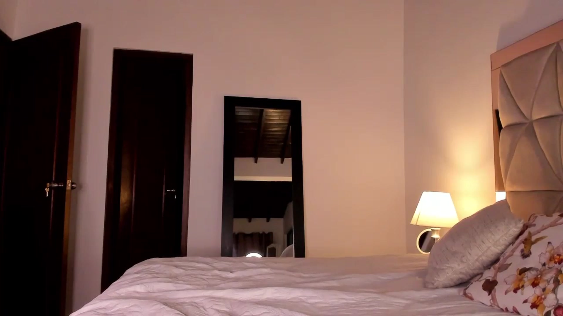 Gallery image thumbnail from Thianalee's myfreecams stream on, 05/19/2024, 03:20 image 11 of 20