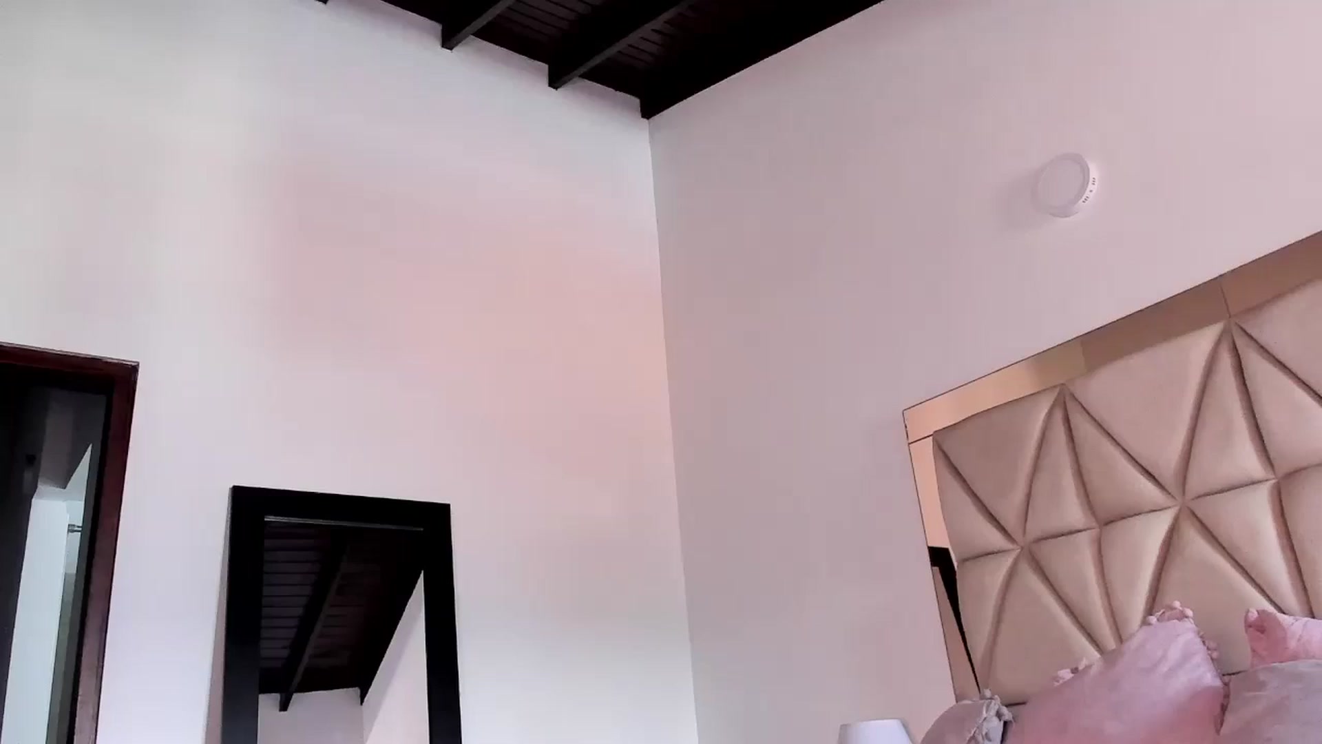 Gallery image thumbnail from Thianalee's myfreecams stream on, 05/28/2025, 16:41 image 7 of 20