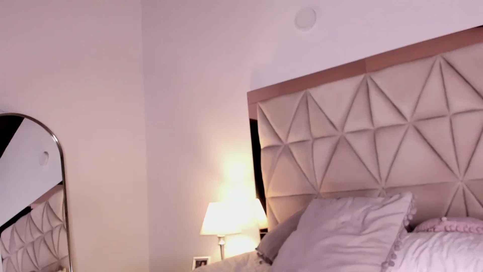 Gallery image thumbnail from Thianalee's myfreecams stream on, 06/22/2025, 07:22 image 16 of 20