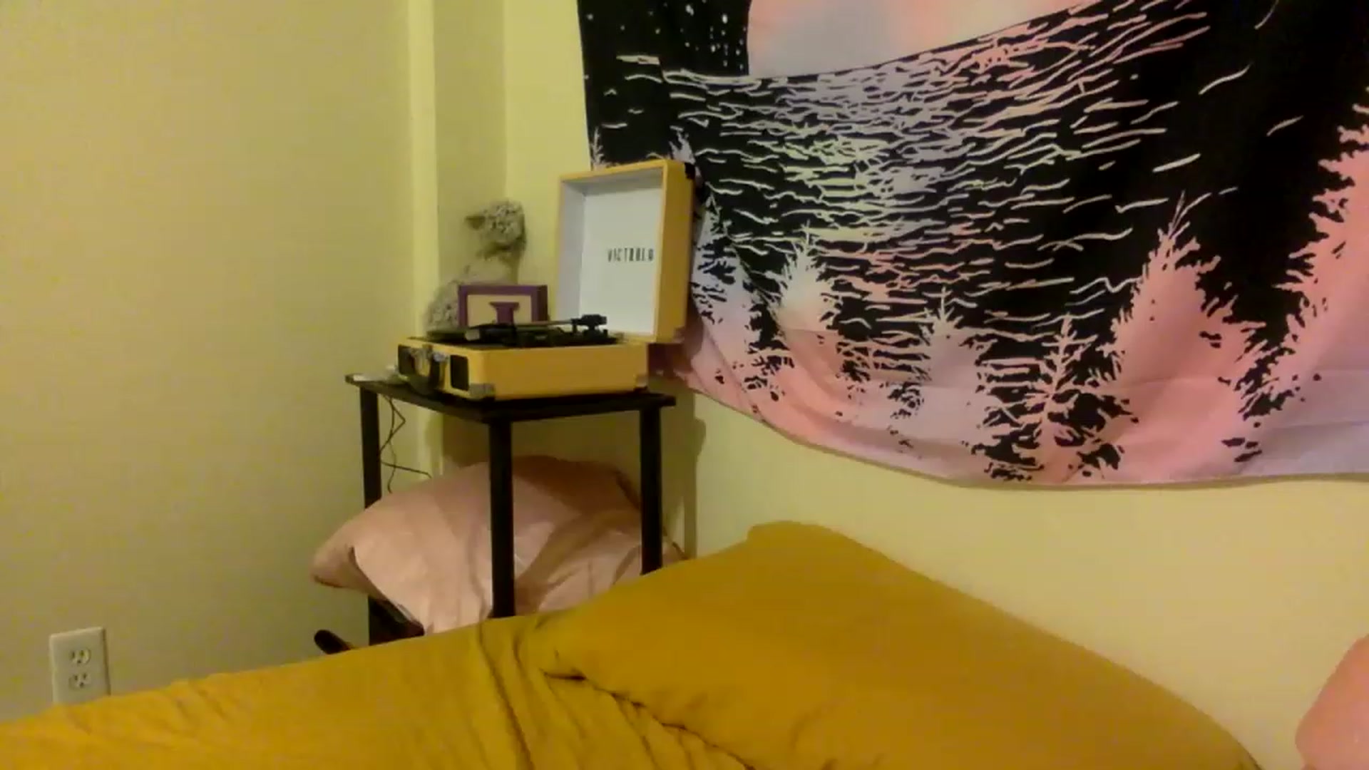 Gallery image thumbnail from ThiqqCutie's myfreecams stream on, 12/30/2022, 09:52 image 3 of 20
