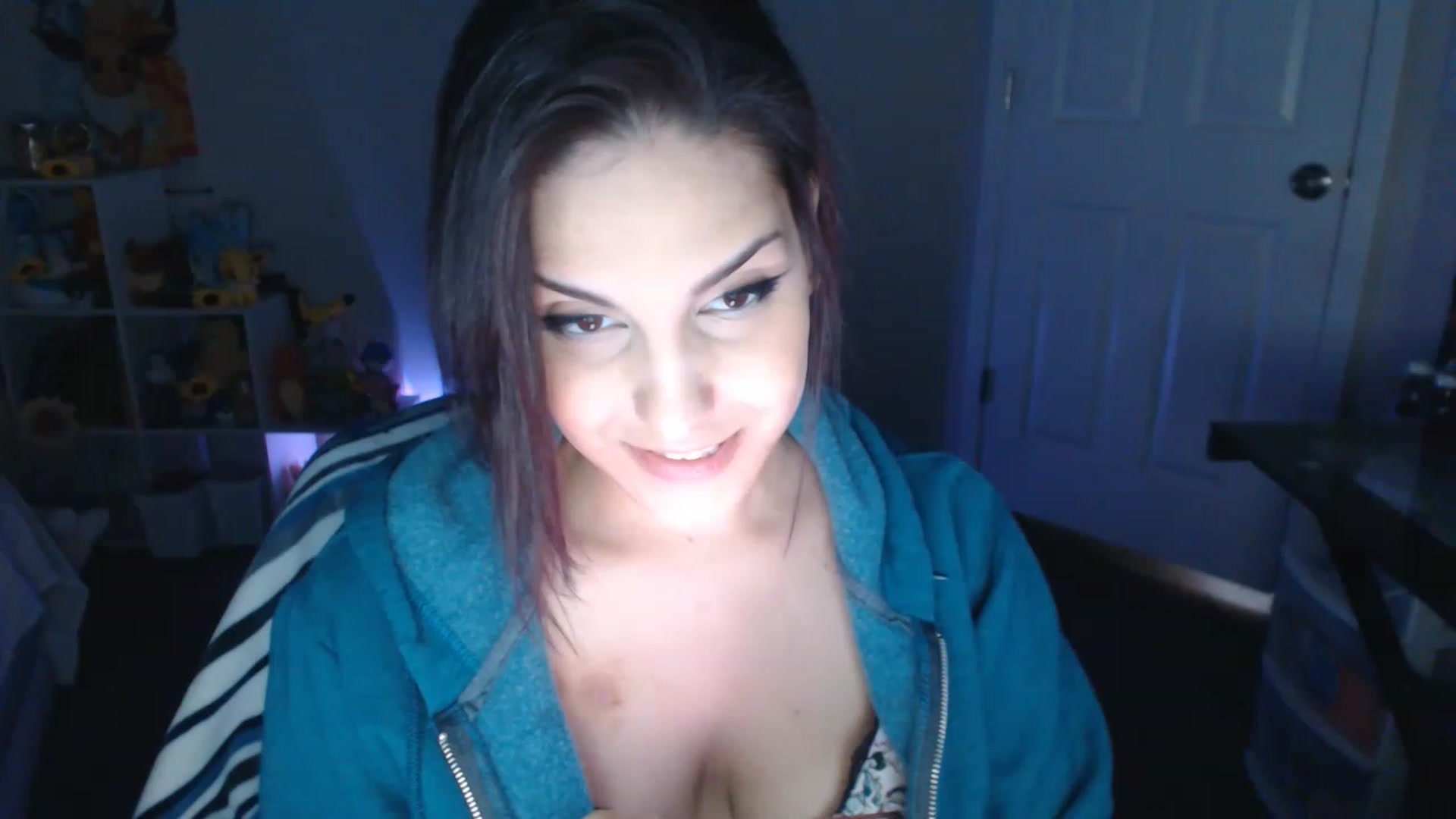 Gallery image thumbnail from ThirstyCara's myfreecams stream on, 12/03/2022, 03:48 image 20 of 20