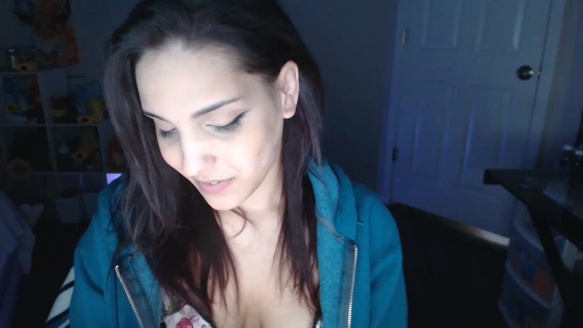 Gallery image thumbnail from ThirstyCara's myfreecams stream on, 12/03/2022, 03:48 image 6 of 20