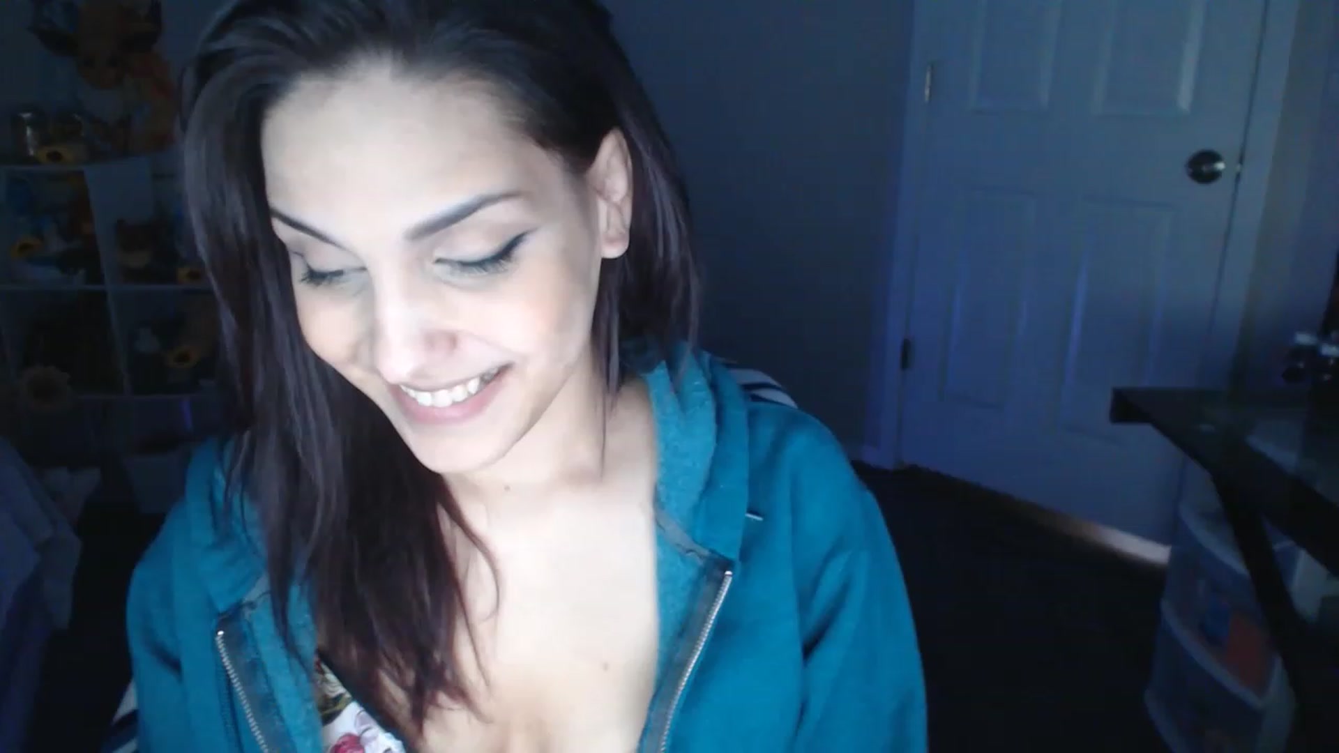 Gallery image thumbnail from ThirstyCara's myfreecams stream on, 12/03/2022, 03:48 image 9 of 20