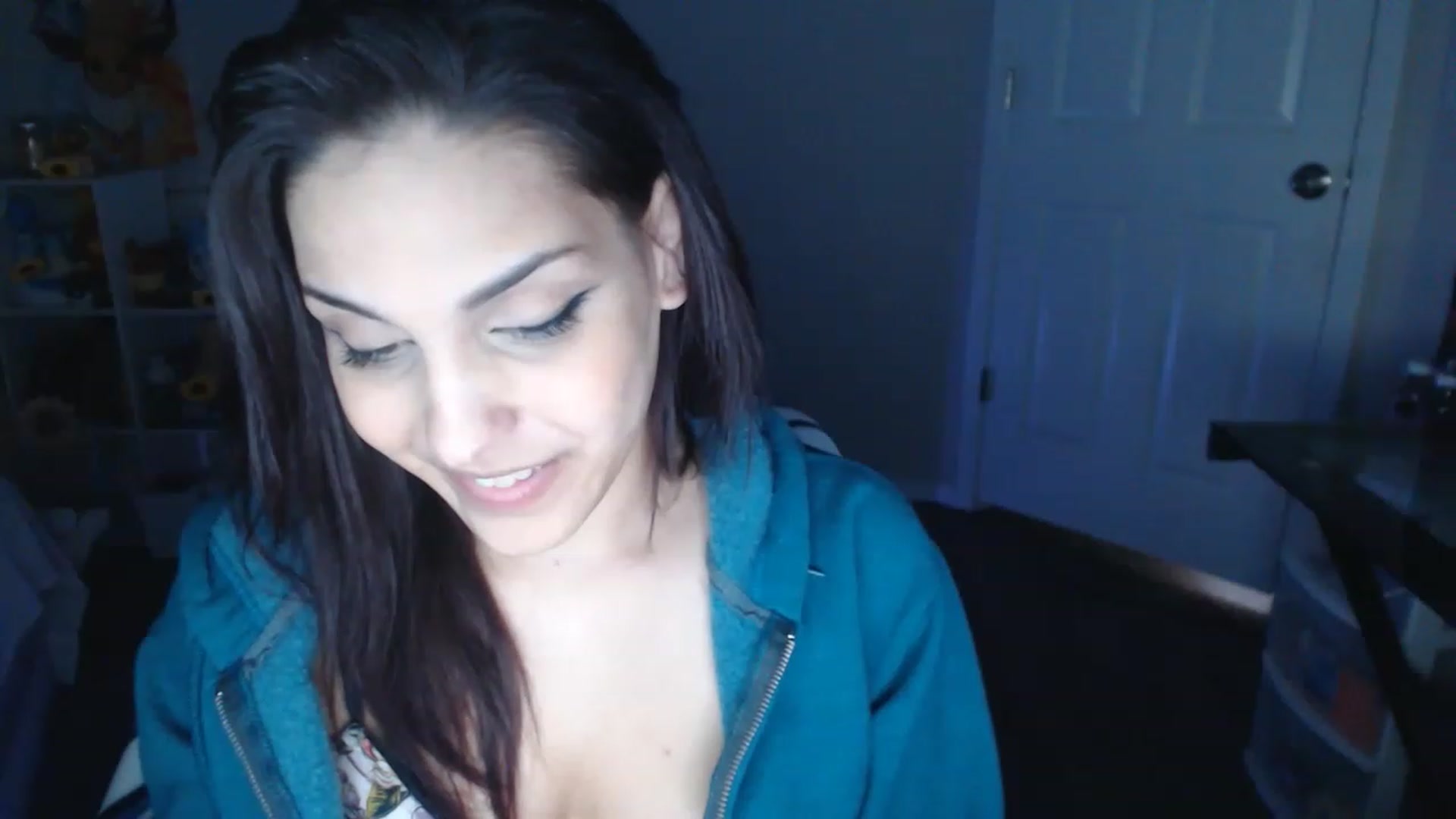 Gallery image thumbnail from ThirstyCara's myfreecams stream on, 12/03/2022, 03:48 image 12 of 20