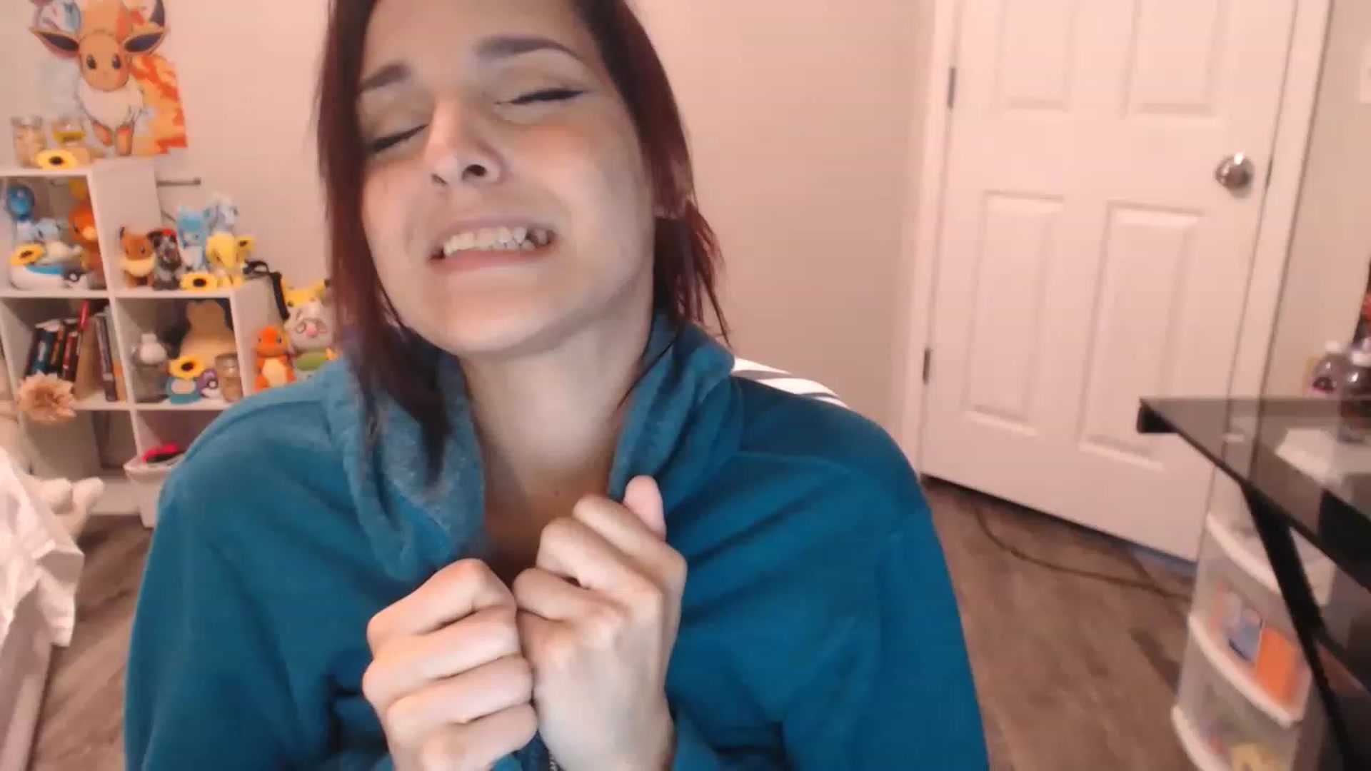 Gallery image thumbnail from ThirstyCara's myfreecams stream on, 12/03/2022, 03:48 image 2 of 20