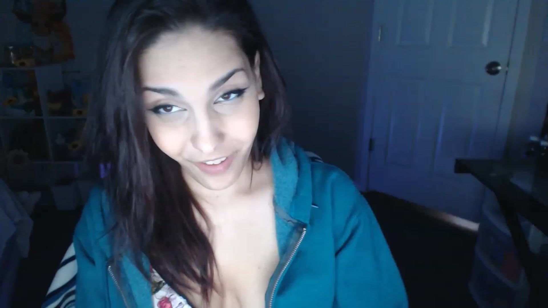 Gallery image thumbnail from ThirstyCara's myfreecams stream on, 12/03/2022, 03:48 image 10 of 20
