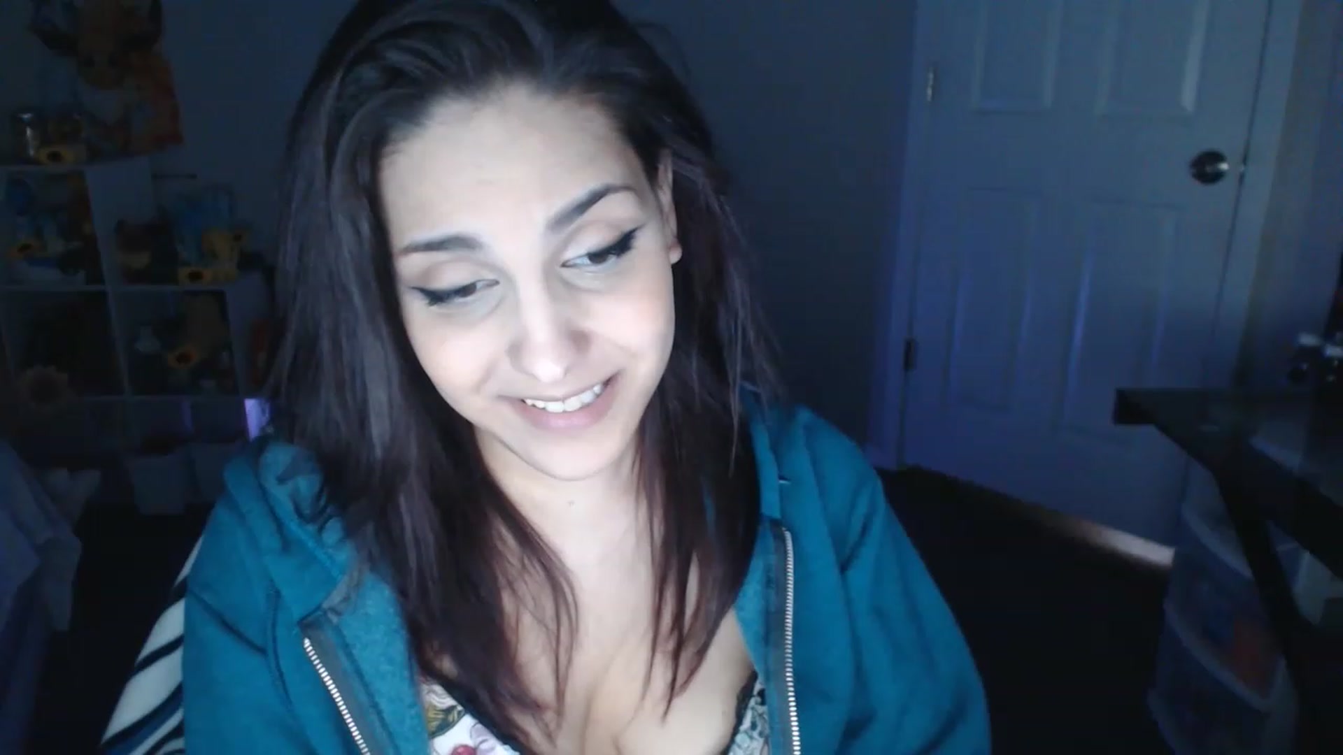 Gallery image thumbnail from ThirstyCara's myfreecams stream on, 12/03/2022, 03:48 image 14 of 20