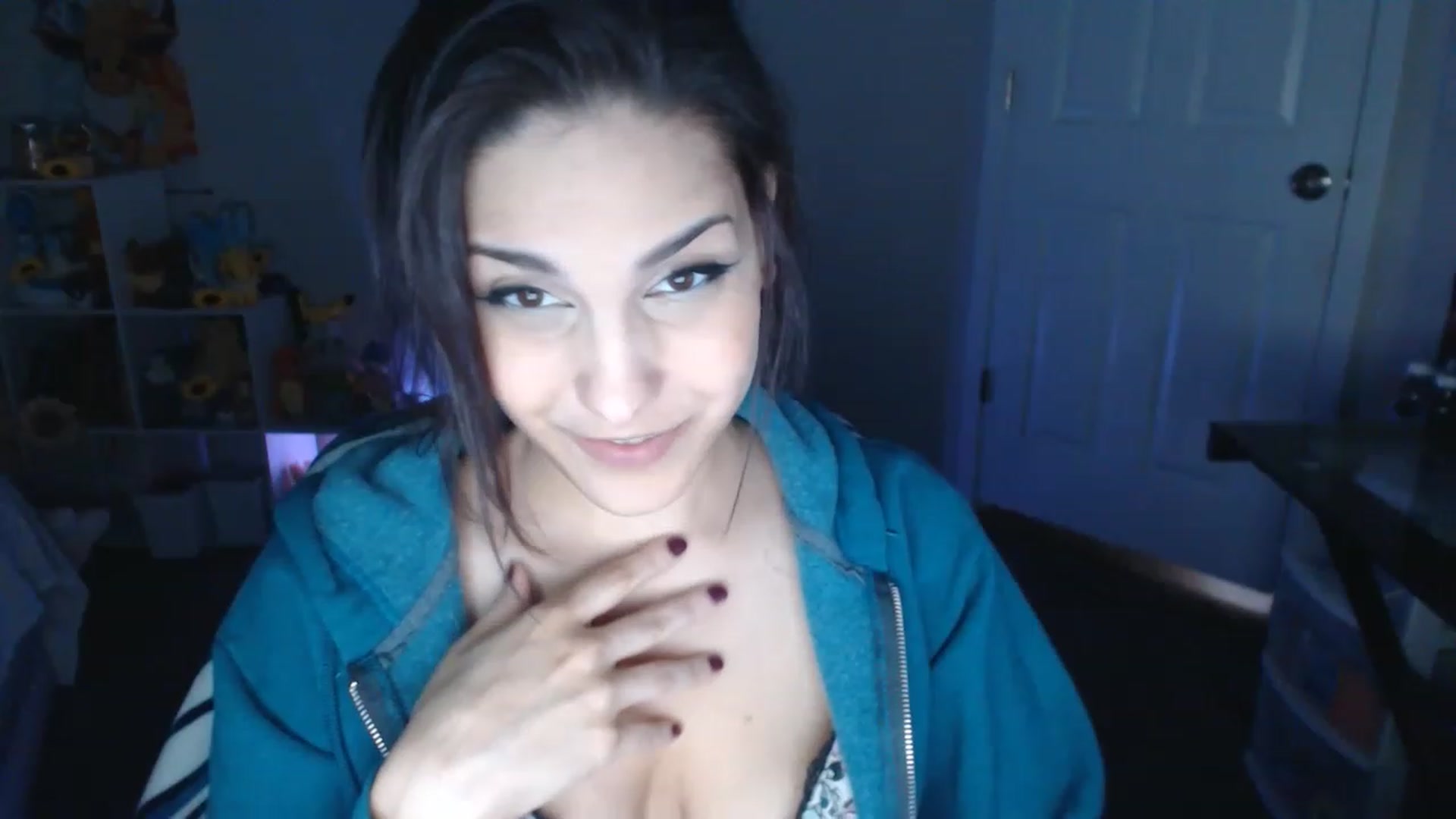 Gallery image thumbnail from ThirstyCara's myfreecams stream on, 12/03/2022, 03:48 image 17 of 20