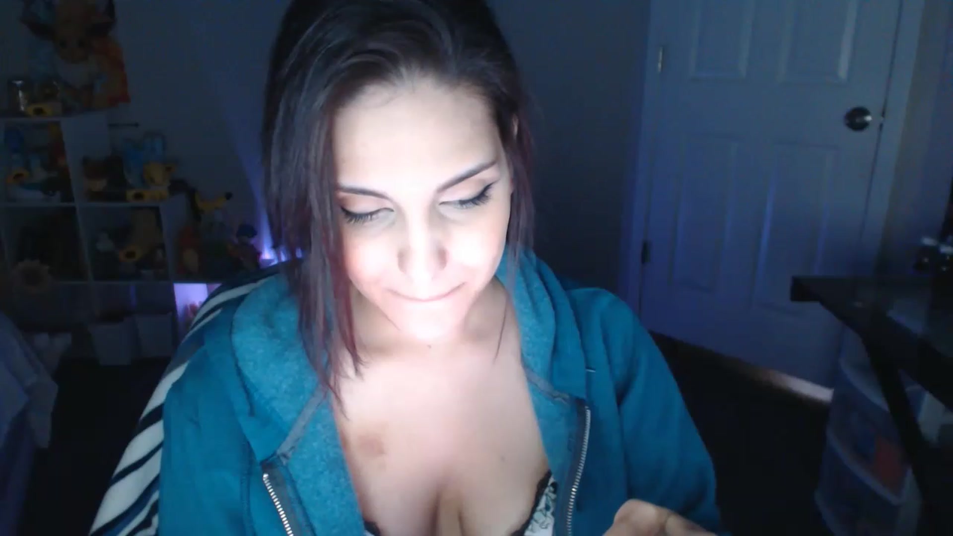 Gallery image thumbnail from ThirstyCara's myfreecams stream on, 12/03/2022, 03:48 image 19 of 20