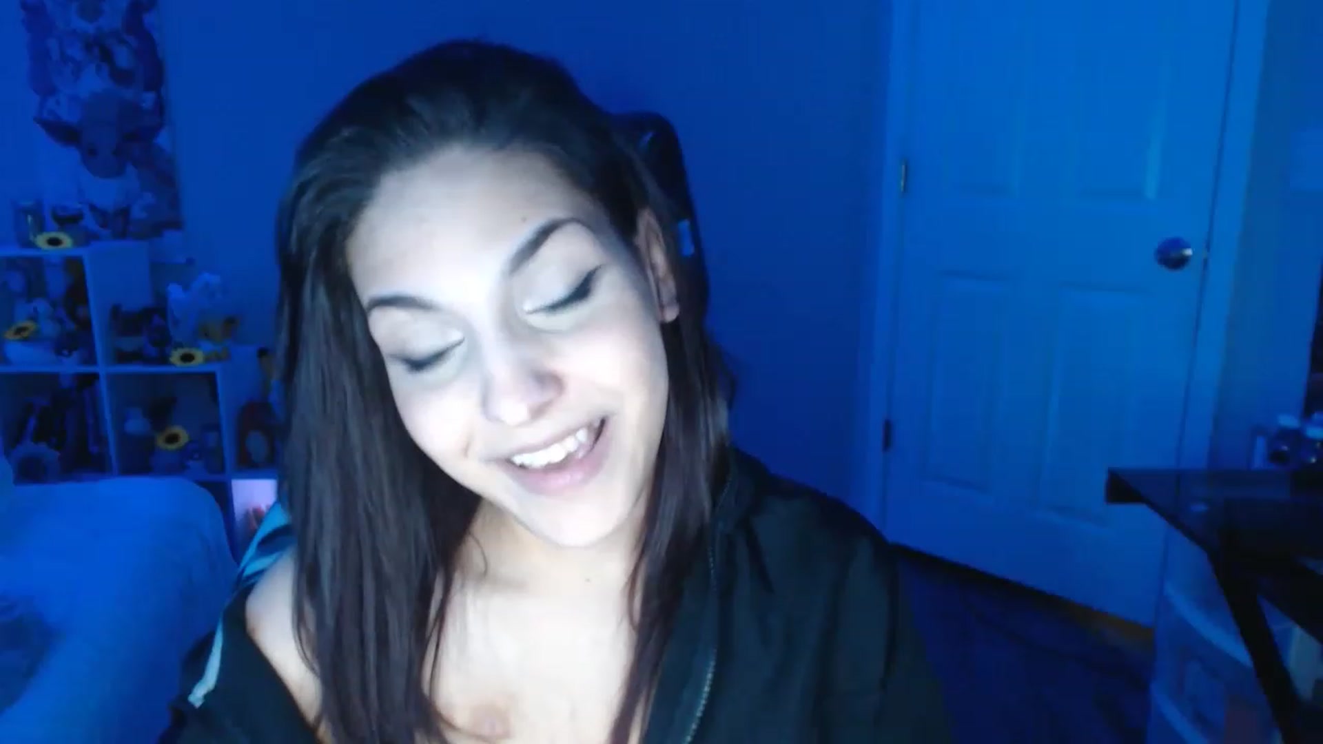 Gallery image thumbnail from ThirstyCara's myfreecams stream on, 12/17/2022, 06:26 image 14 of 20
