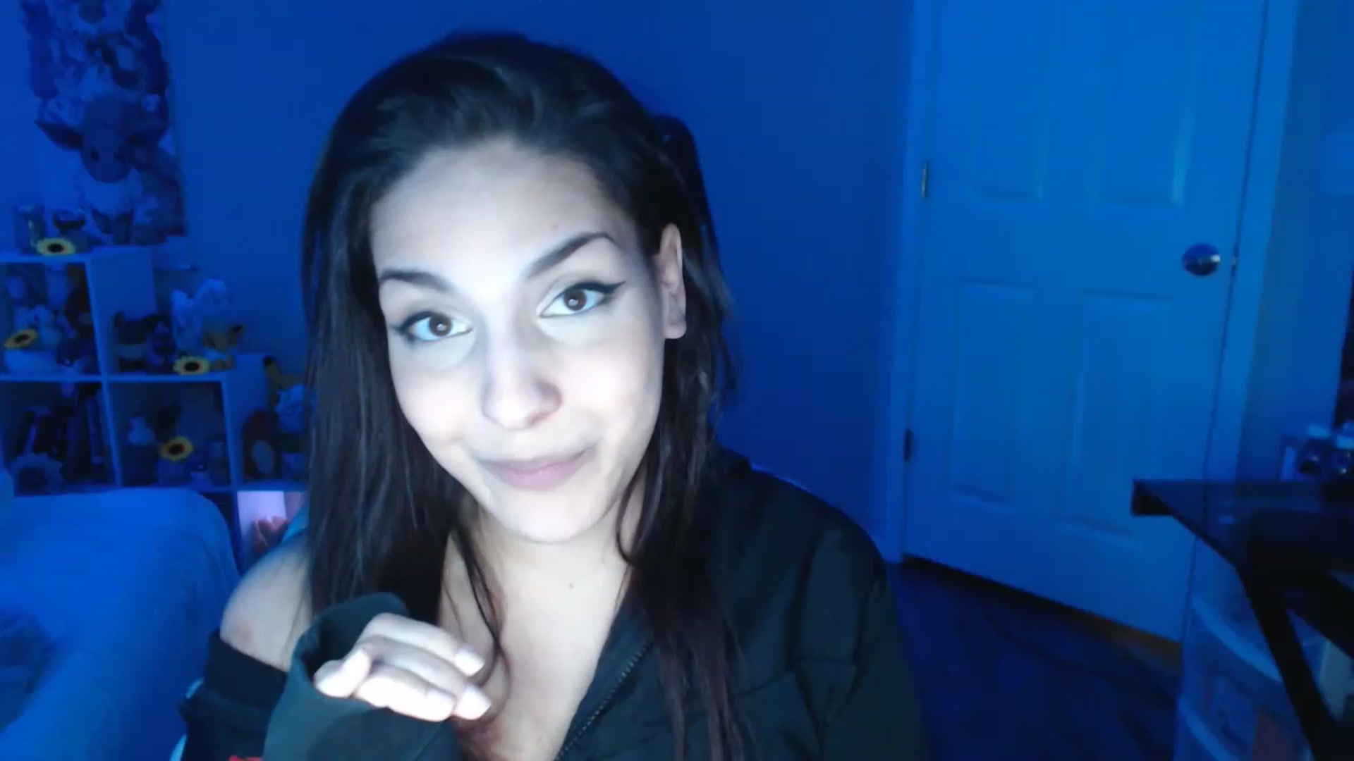 Gallery image thumbnail from ThirstyCara's myfreecams stream on, 12/17/2022, 06:26 image 12 of 20