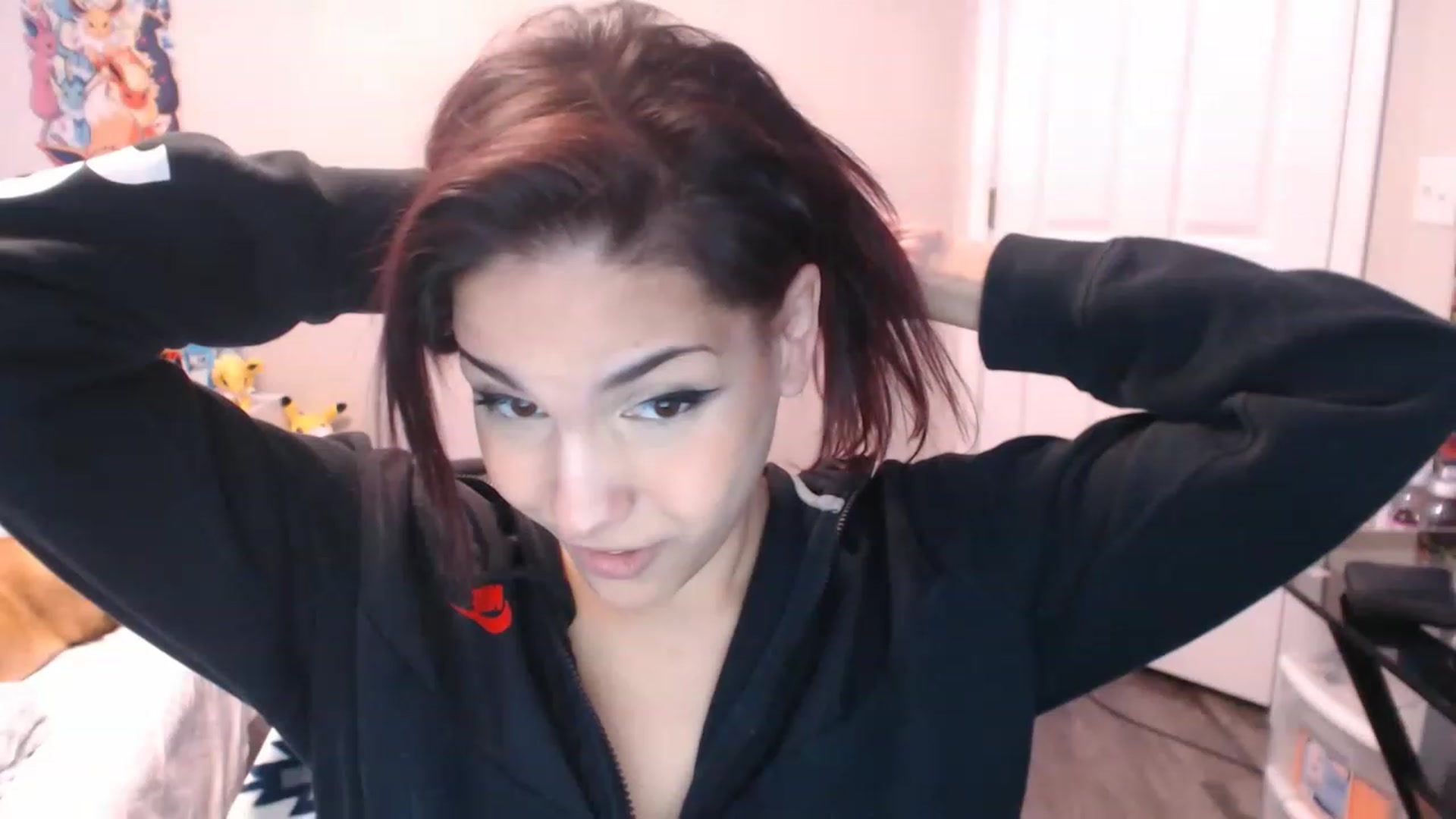 Gallery image thumbnail from ThirstyCara's myfreecams stream on, 12/17/2022, 06:26 image 3 of 20