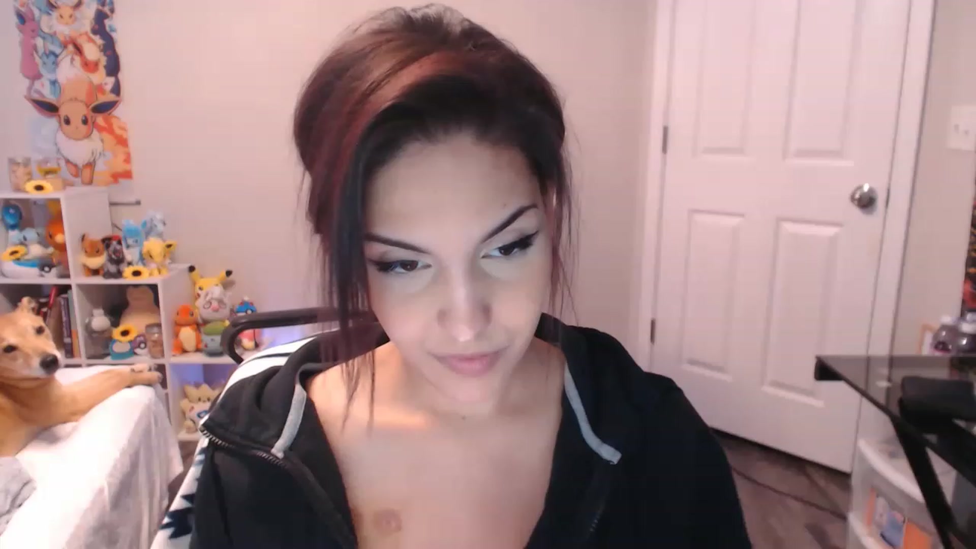 Gallery image thumbnail from ThirstyCara's myfreecams stream on, 12/17/2022, 06:26 image 4 of 20