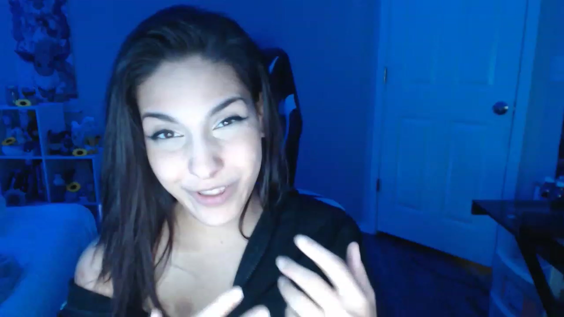 Gallery image thumbnail from ThirstyCara's myfreecams stream on, 12/17/2022, 06:26 image 13 of 20