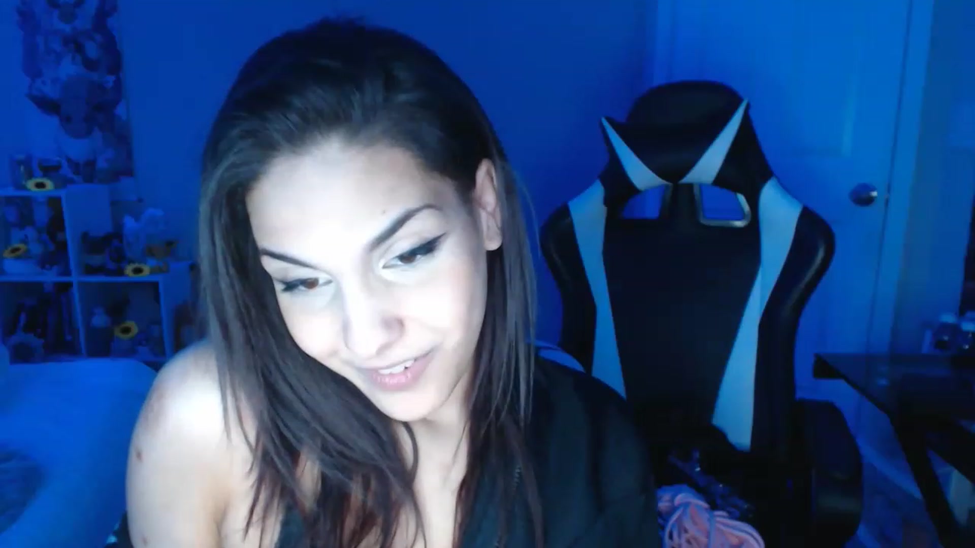 Gallery image thumbnail from ThirstyCara's myfreecams stream on, 12/17/2022, 06:26 image 16 of 20
