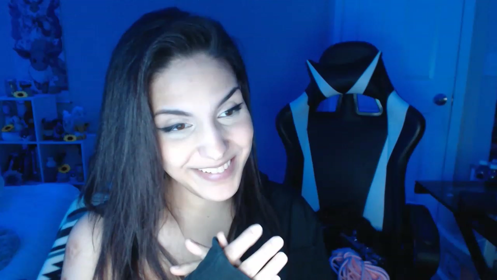 Gallery image thumbnail from ThirstyCara's myfreecams stream on, 12/17/2022, 06:26 image 19 of 20