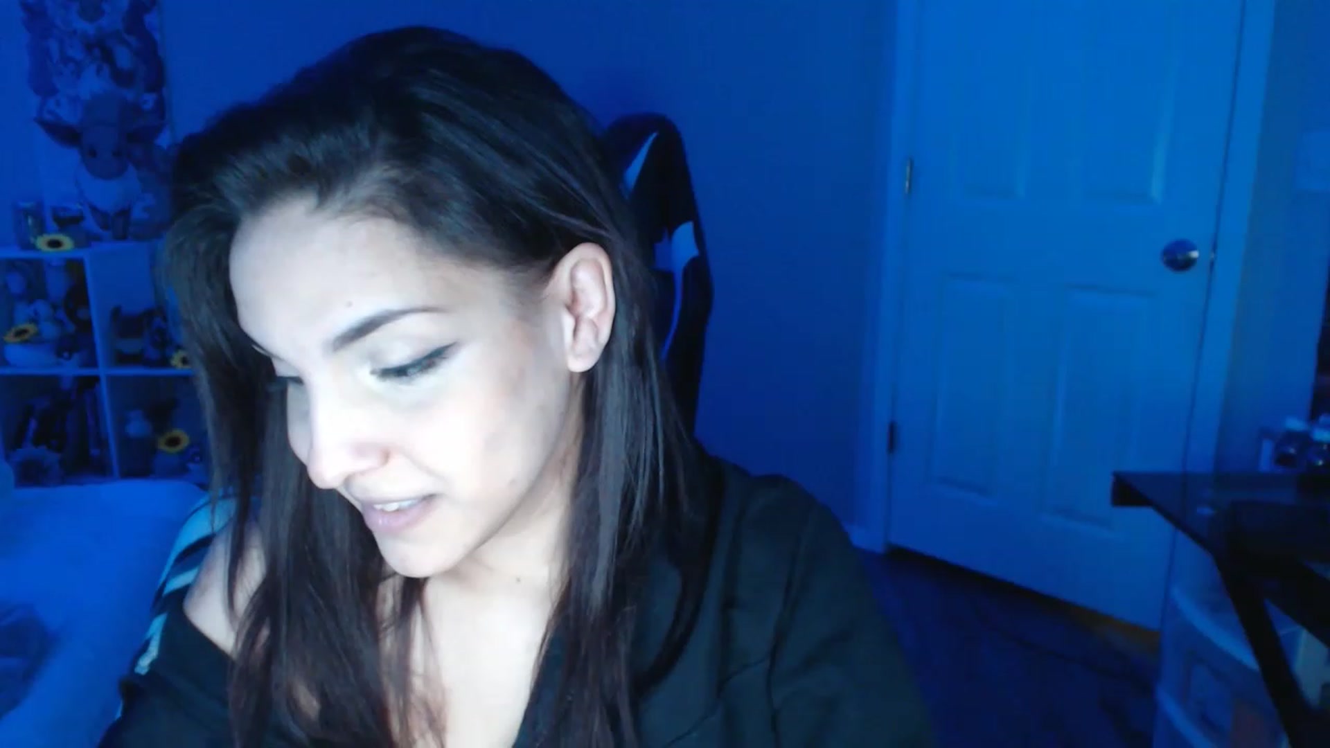 Gallery image thumbnail from ThirstyCara's myfreecams stream on, 12/17/2022, 06:26 image 9 of 20