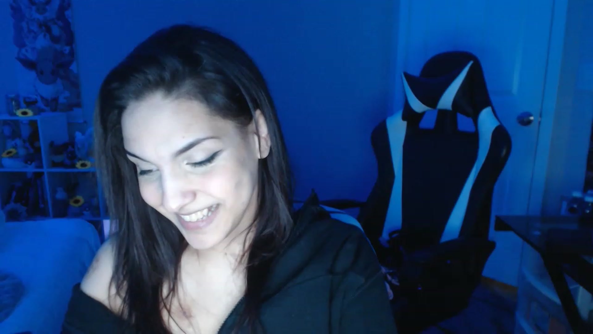 Gallery image thumbnail from ThirstyCara's myfreecams stream on, 12/17/2022, 07:20 image 7 of 20