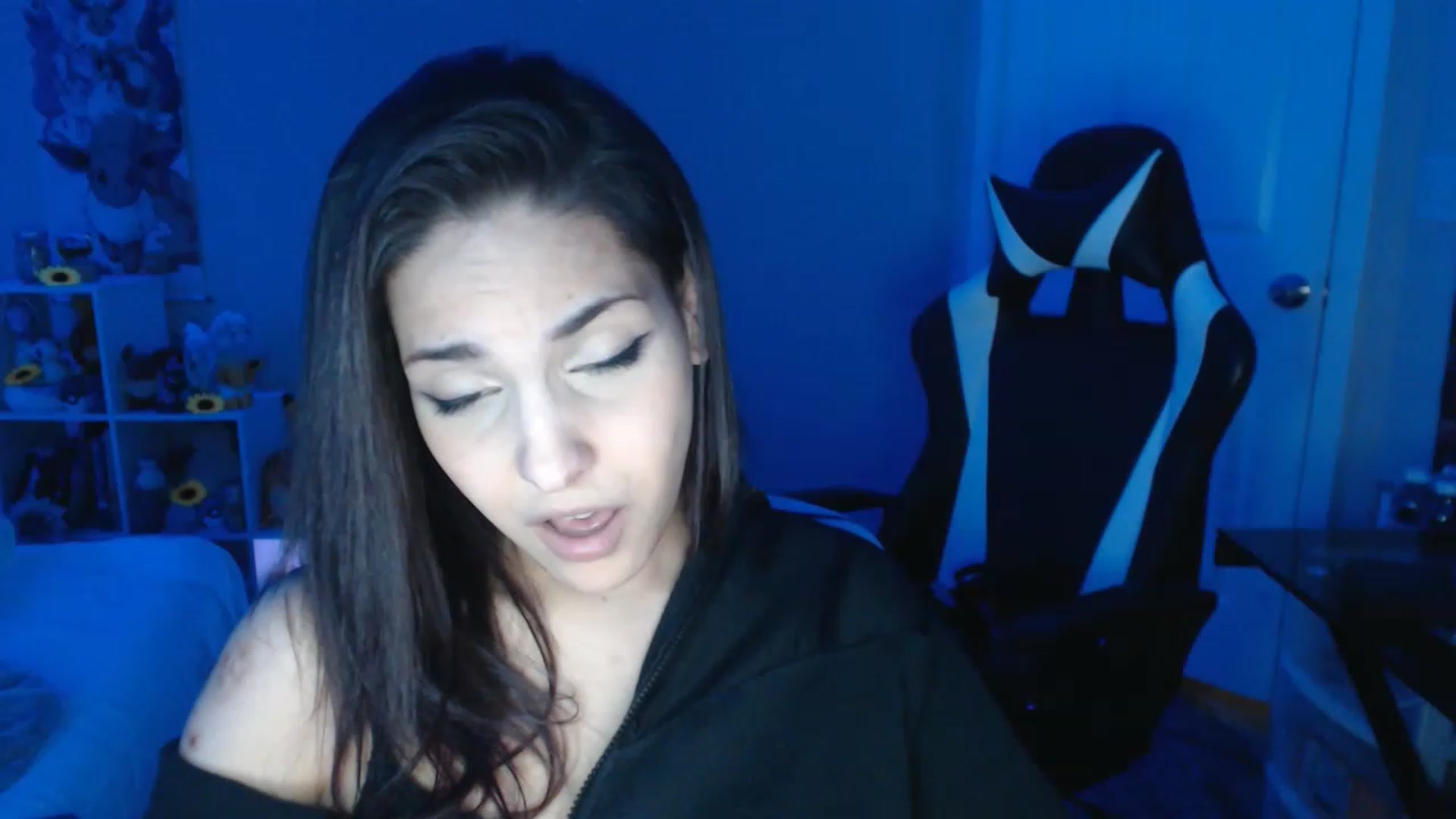 Gallery image thumbnail from ThirstyCara's myfreecams stream on, 12/17/2022, 07:20 image 15 of 20