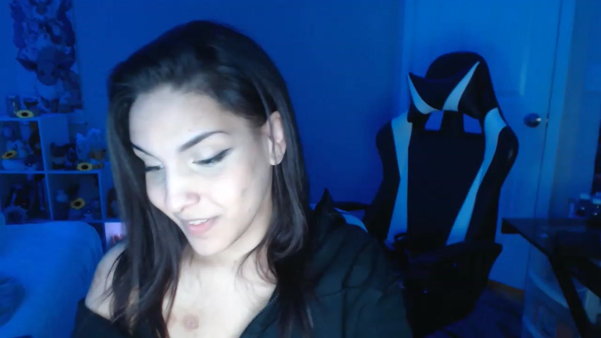 Gallery image thumbnail from ThirstyCara's myfreecams stream on, 12/17/2022, 07:20 image 2 of 20