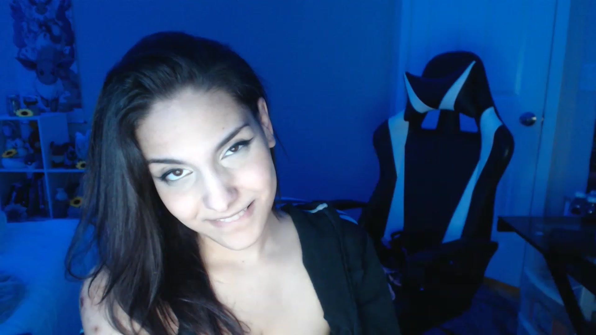 Gallery image thumbnail from ThirstyCara's myfreecams stream on, 12/17/2022, 07:20 image 20 of 20