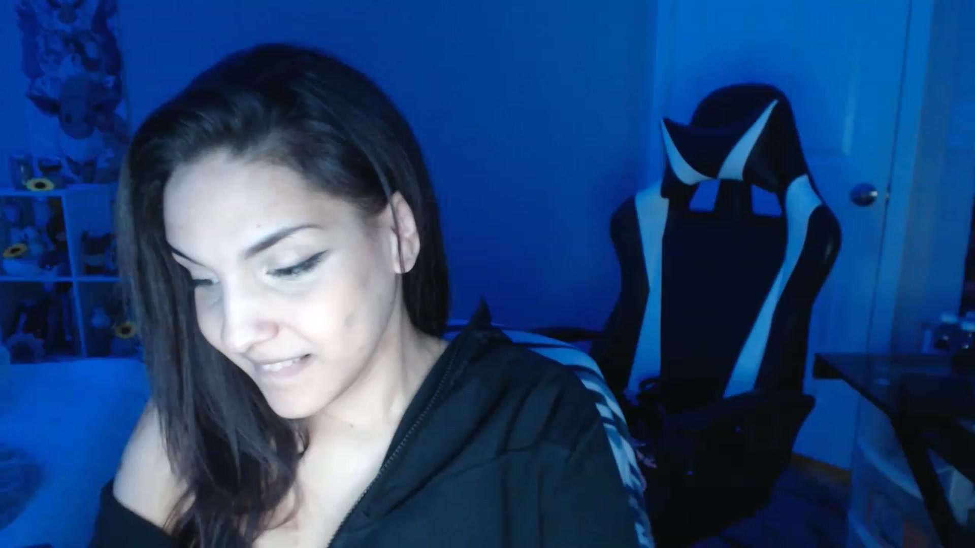 Gallery image thumbnail from ThirstyCara's myfreecams stream on, 12/17/2022, 07:20 image 13 of 20