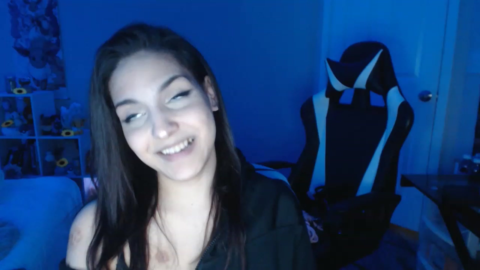 Gallery image thumbnail from ThirstyCara's myfreecams stream on, 12/17/2022, 07:20 image 3 of 20