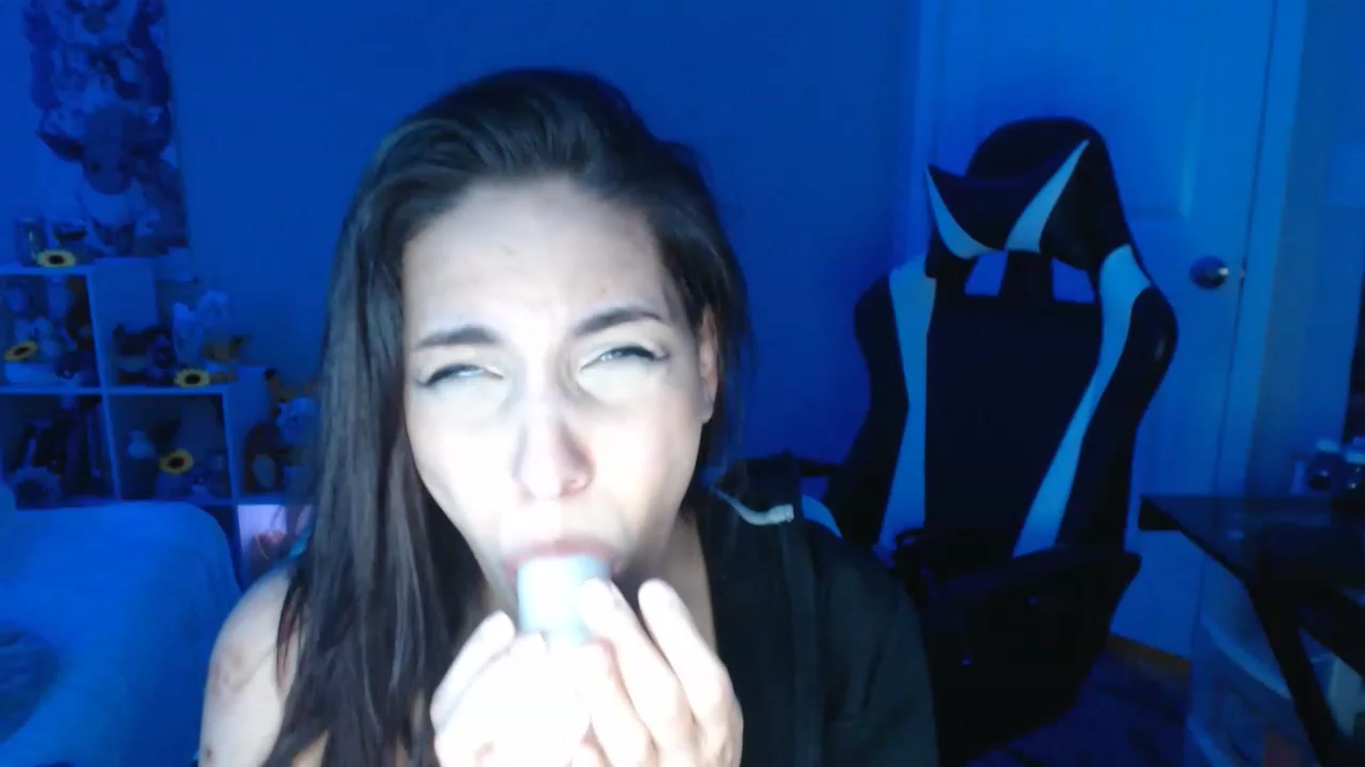 Gallery image thumbnail from ThirstyCara's myfreecams stream on, 12/17/2022, 07:20 image 18 of 20