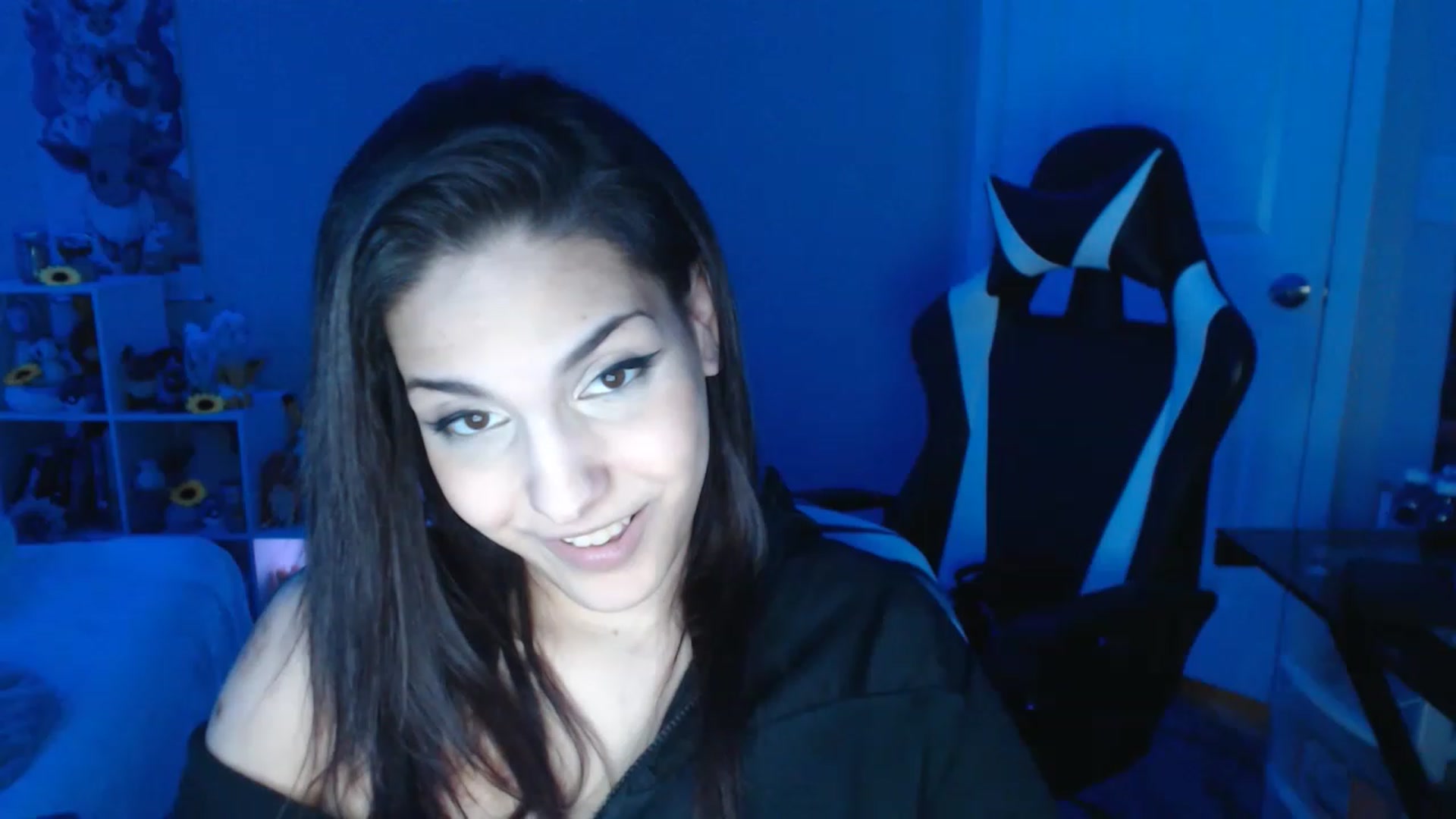Gallery image thumbnail from ThirstyCara's myfreecams stream on, 12/17/2022, 07:20 image 11 of 20