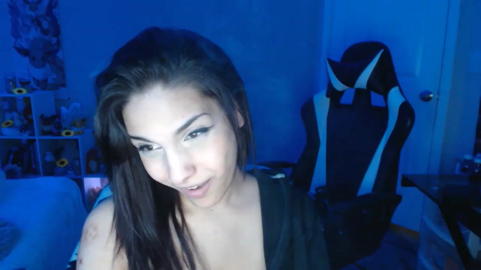 Gallery image thumbnail from ThirstyCara's myfreecams stream on, 12/17/2022, 07:20 image 19 of 20