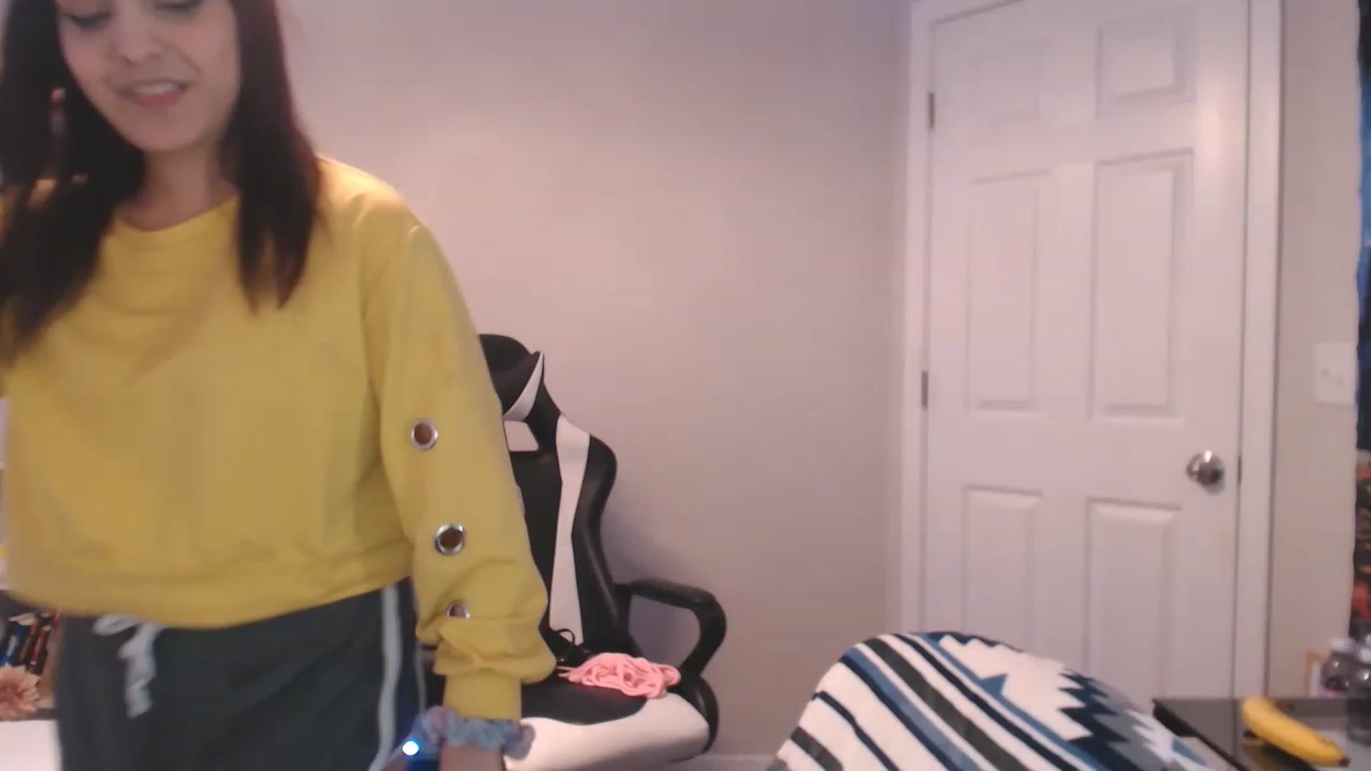 Gallery image thumbnail from ThirstyCara's myfreecams stream on, 12/24/2022, 08:49 image 18 of 20