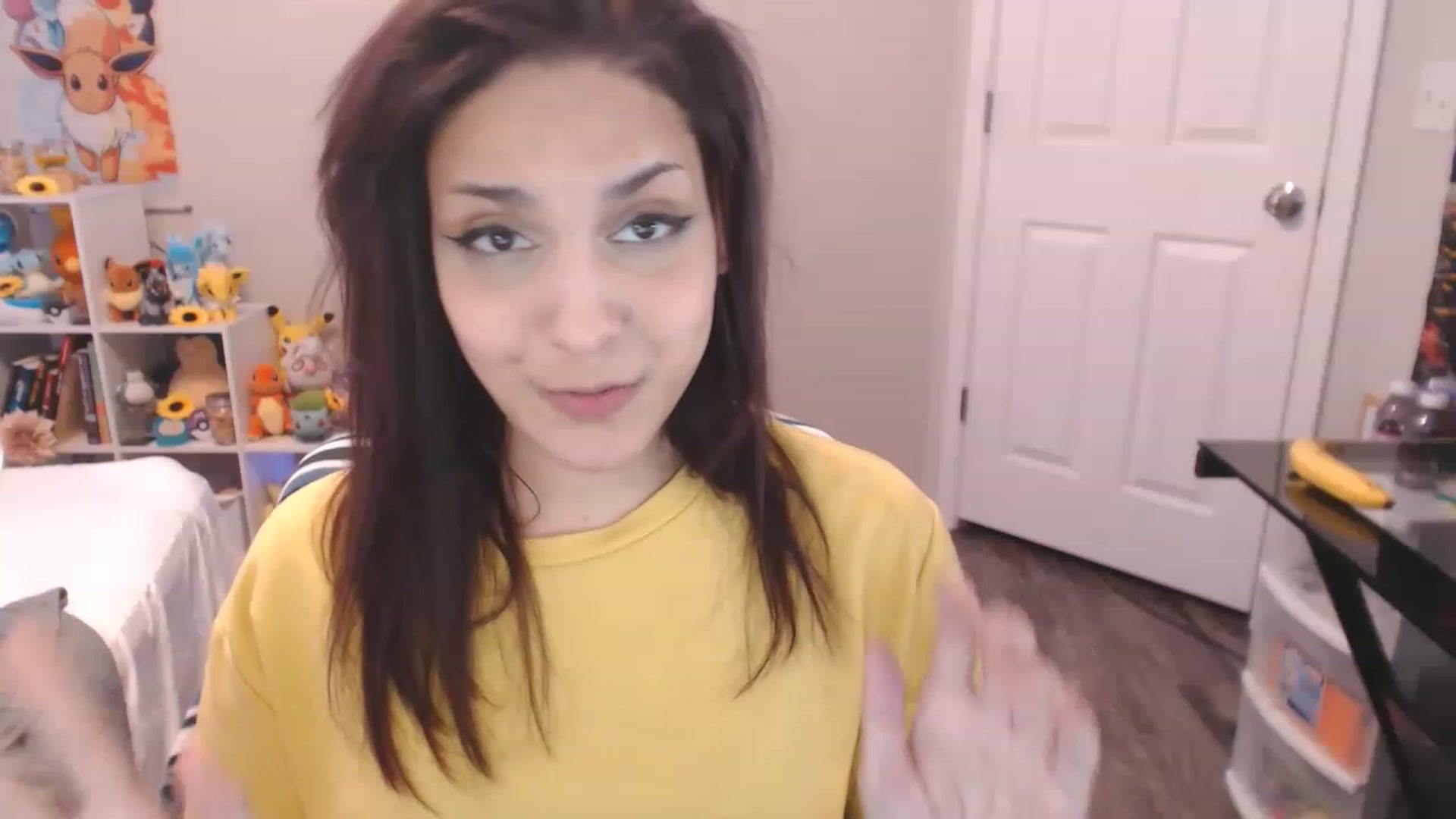 Gallery image thumbnail from ThirstyCara's myfreecams stream on, 12/24/2022, 08:49 image 17 of 20